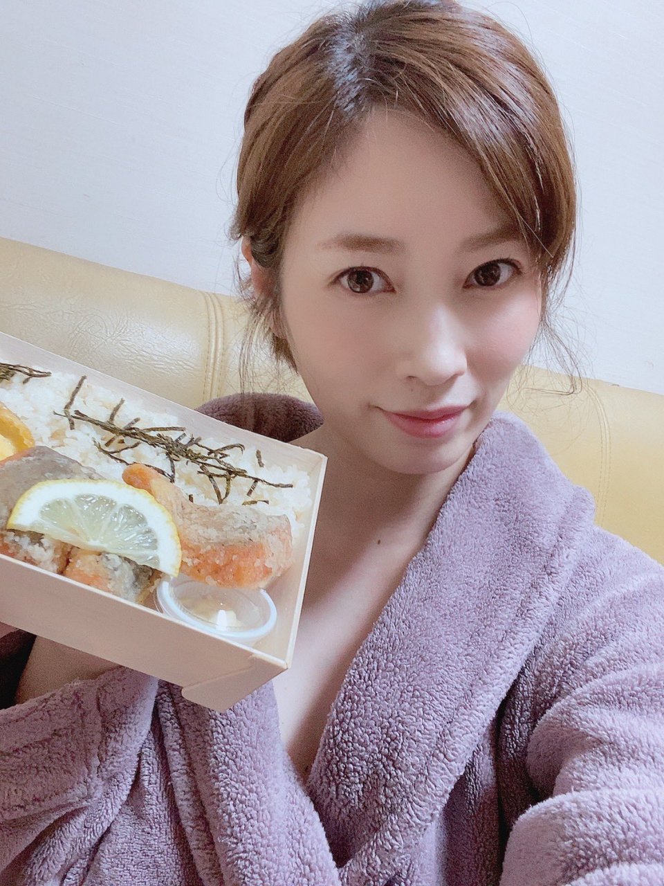 奥田咲日本女演员,喜欢晒美食的小姐姐,31岁性格善良温柔.