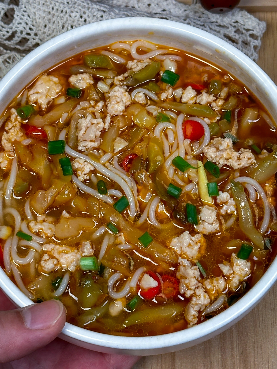 一起来嗦粉吧7515榨菜肉末米粉,榨菜清脆爽口,米粉q弹,好吃到连汤