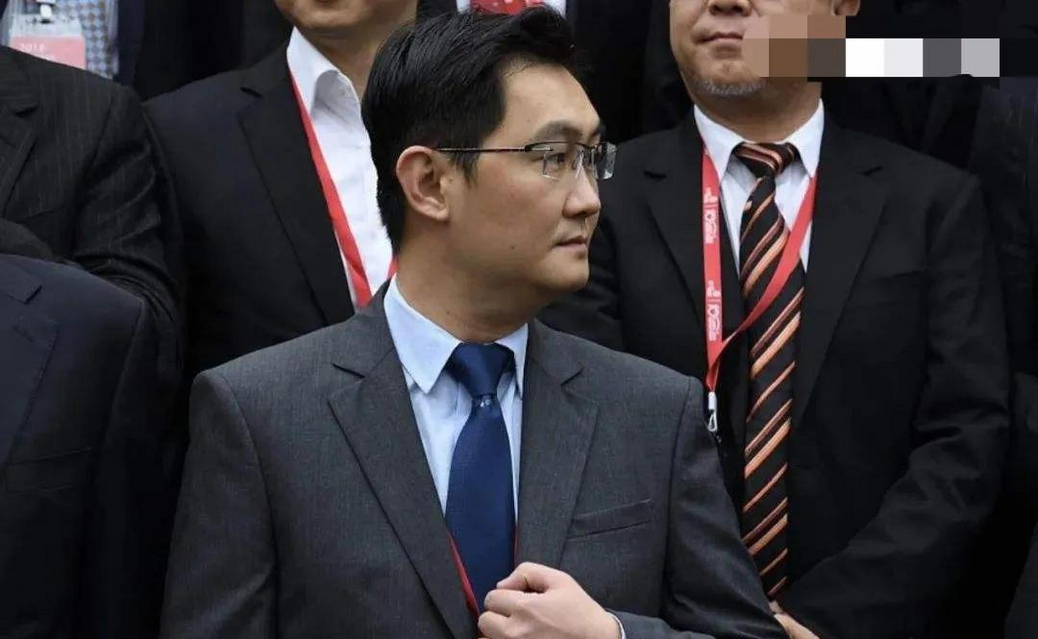 领动计划# 马化腾看镜头与马化腾不看镜头 [偷笑]