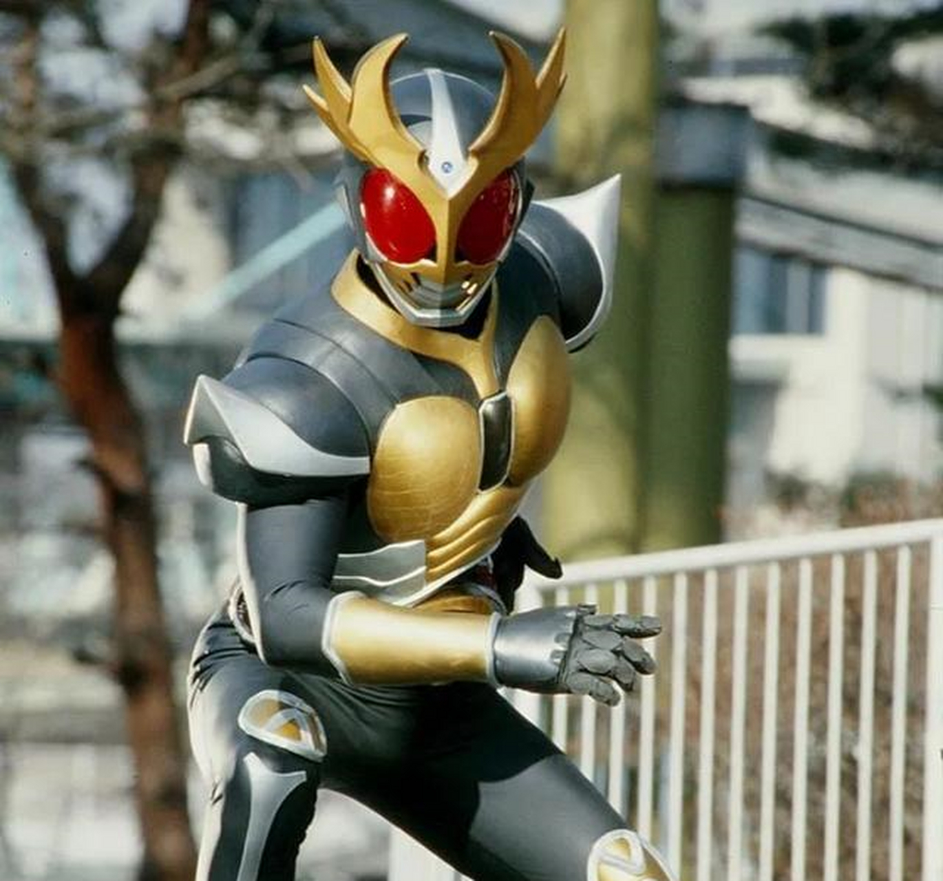 现在,我们就来看下假面骑士agito的基本形态