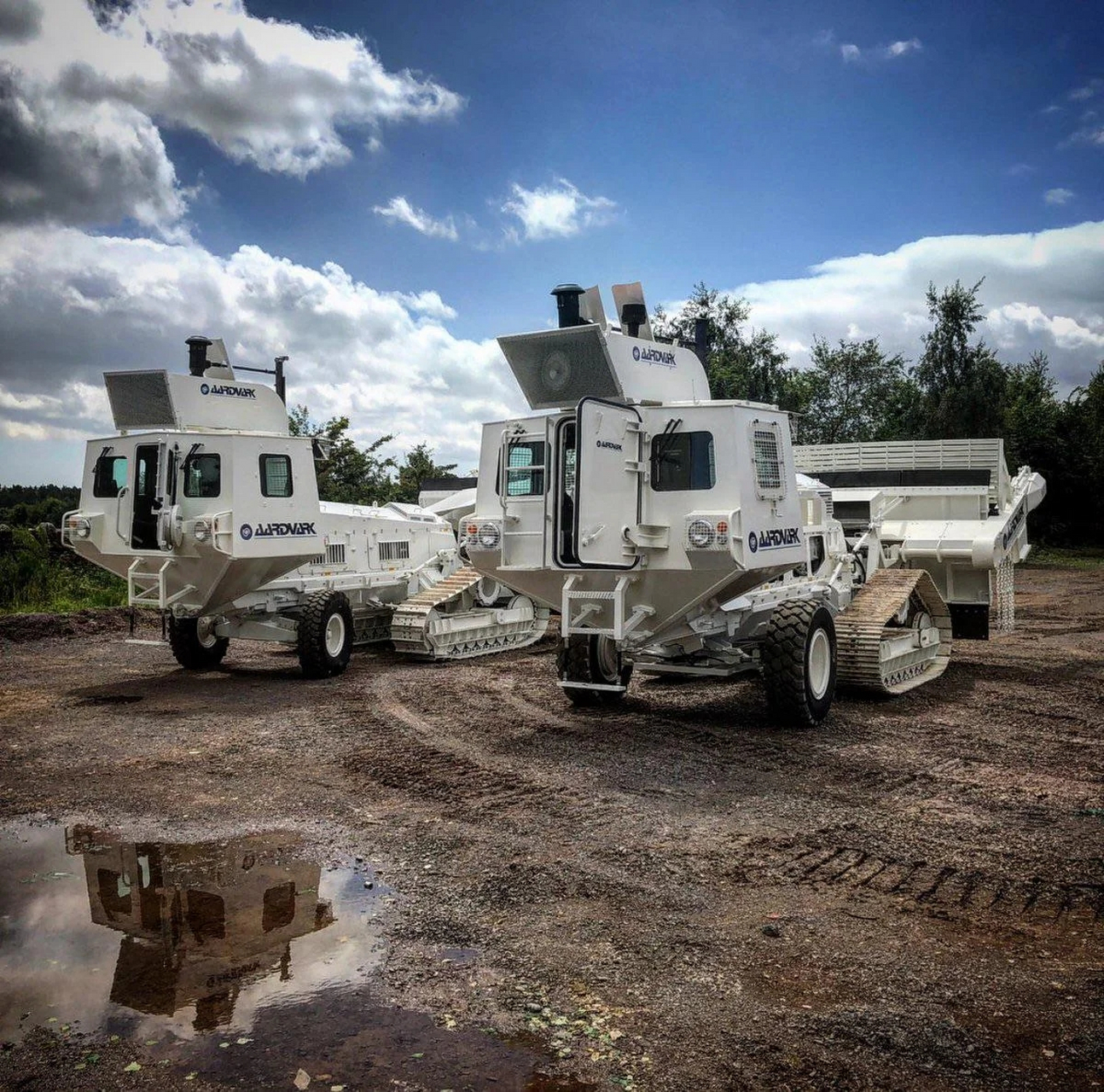土豚式排雷车(也称拆地鼠)是一种排雷车辆,类似于谢尔曼蟹式排雷车,它