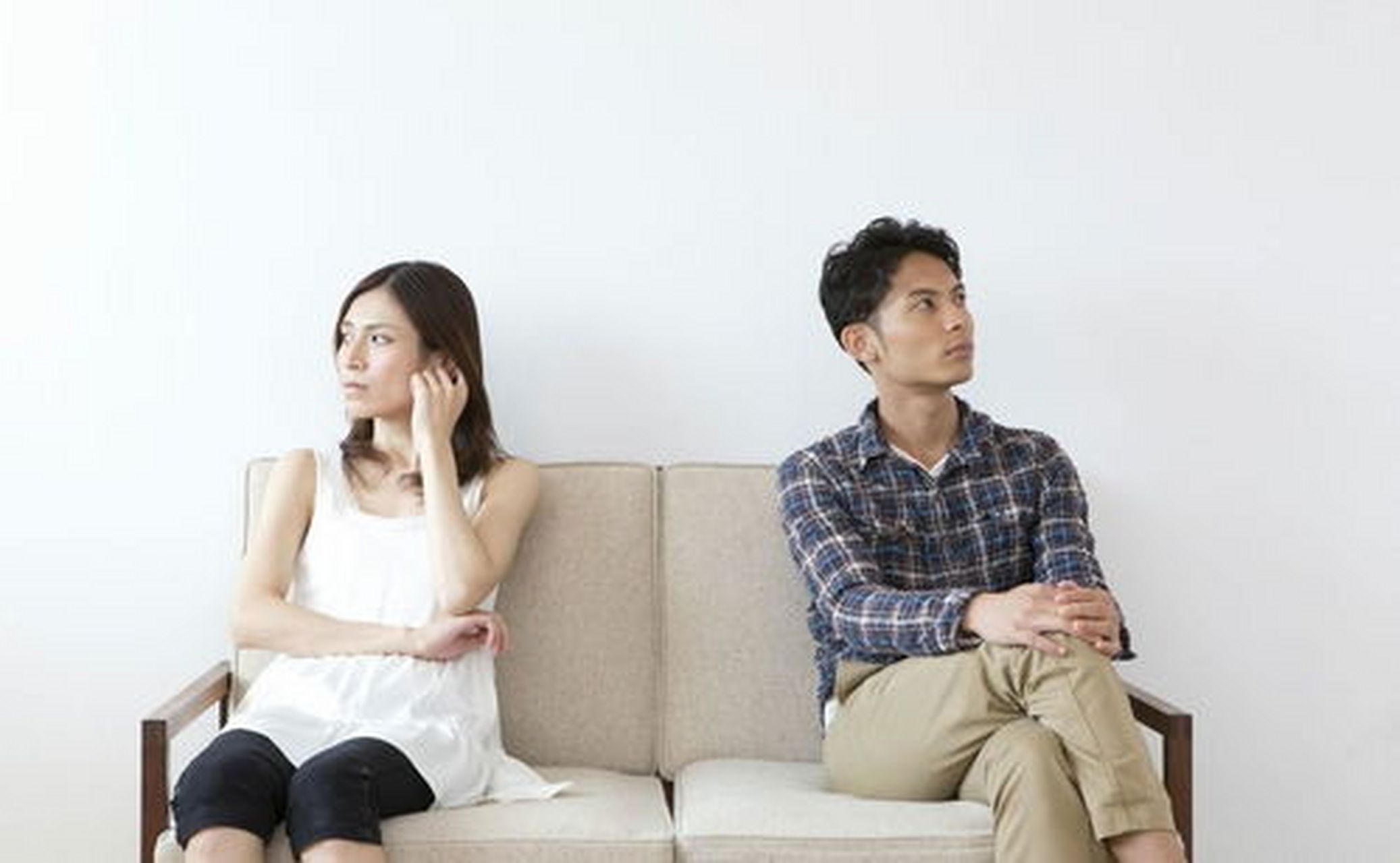 己土女还能沉得住气,己酉是聪明还大气,郭碧婷,还有邓文迪都是这个