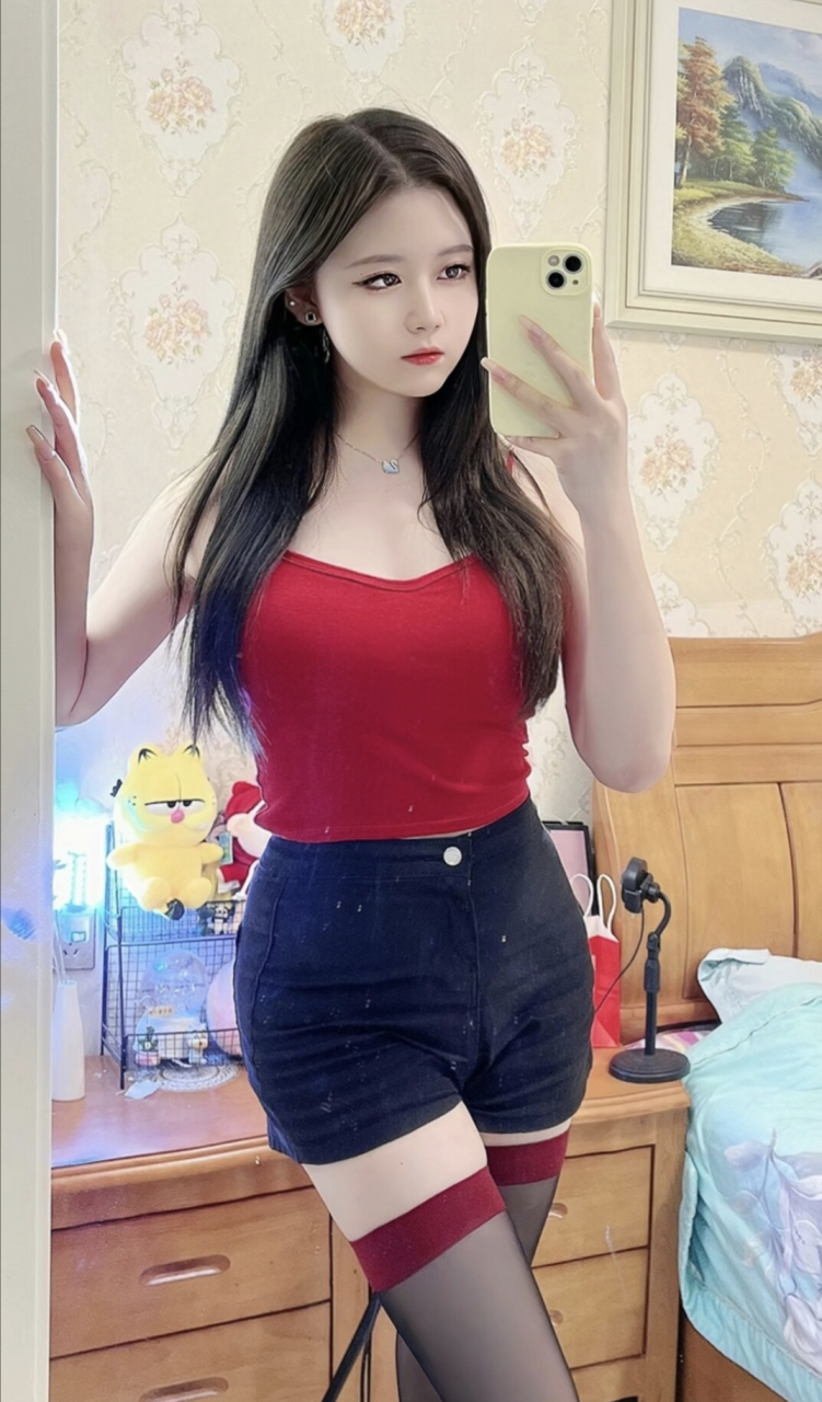 微胖型美女小姐姐身材个脸蛋都很完美[得意]