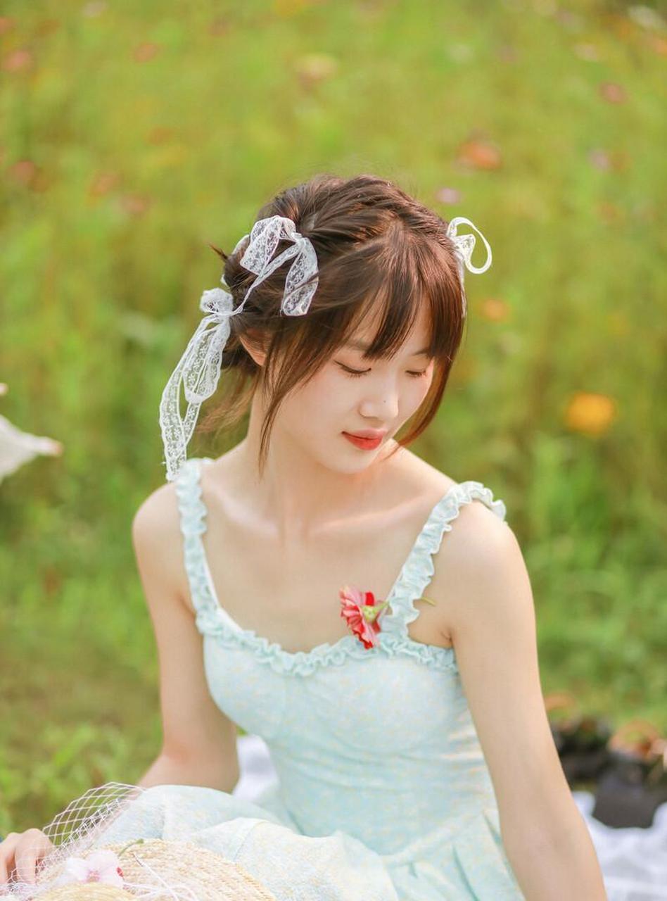 清纯甜美女孩的户外唯美写真 #娱乐最前沿