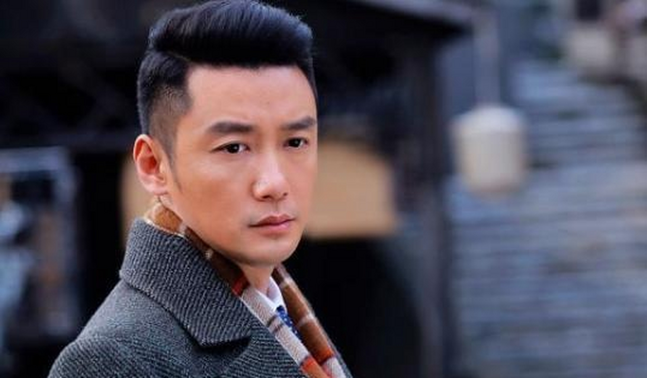 让巩峥真正火起来的还是他与孙俪搭档出演的《芈月传》
