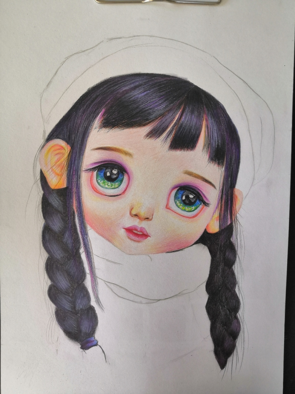手绘彩铅插画 原创彩铅手绘 今天用彩铅画了一个小布娃娃,针织纹理不
