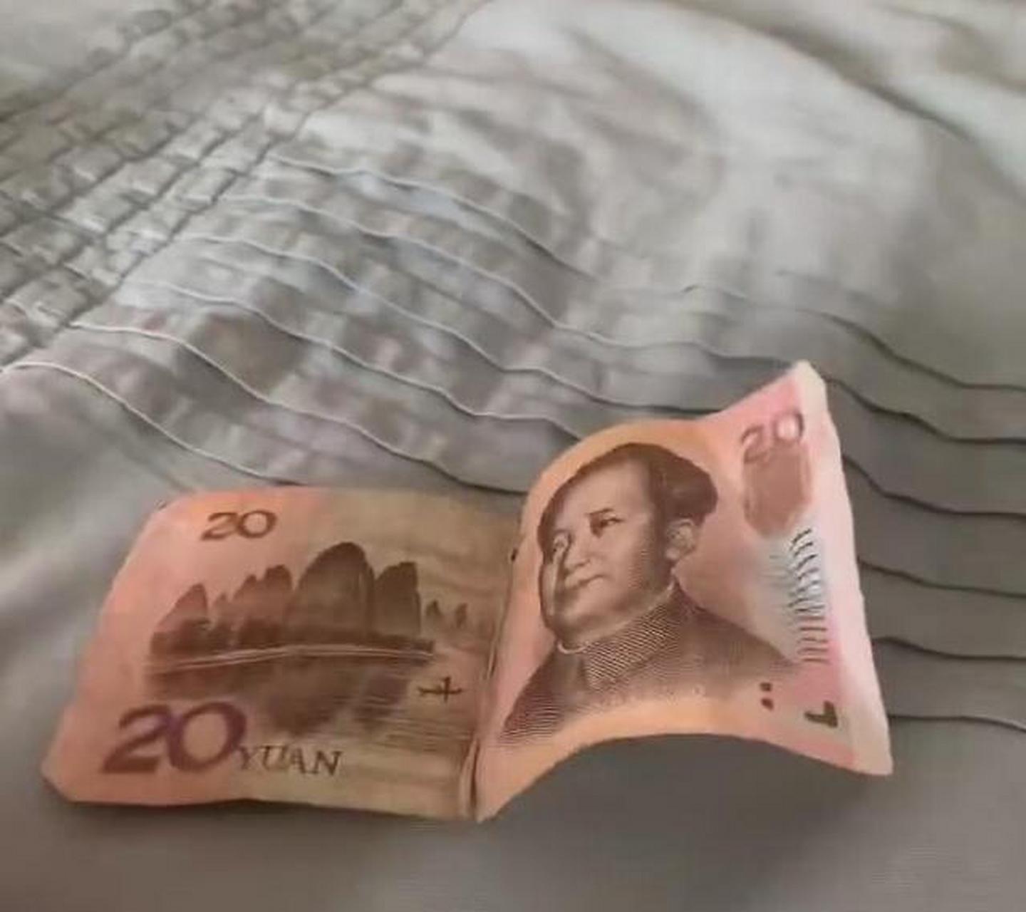 这就是他们所说的错版人民币吧 #搞笑趣味图