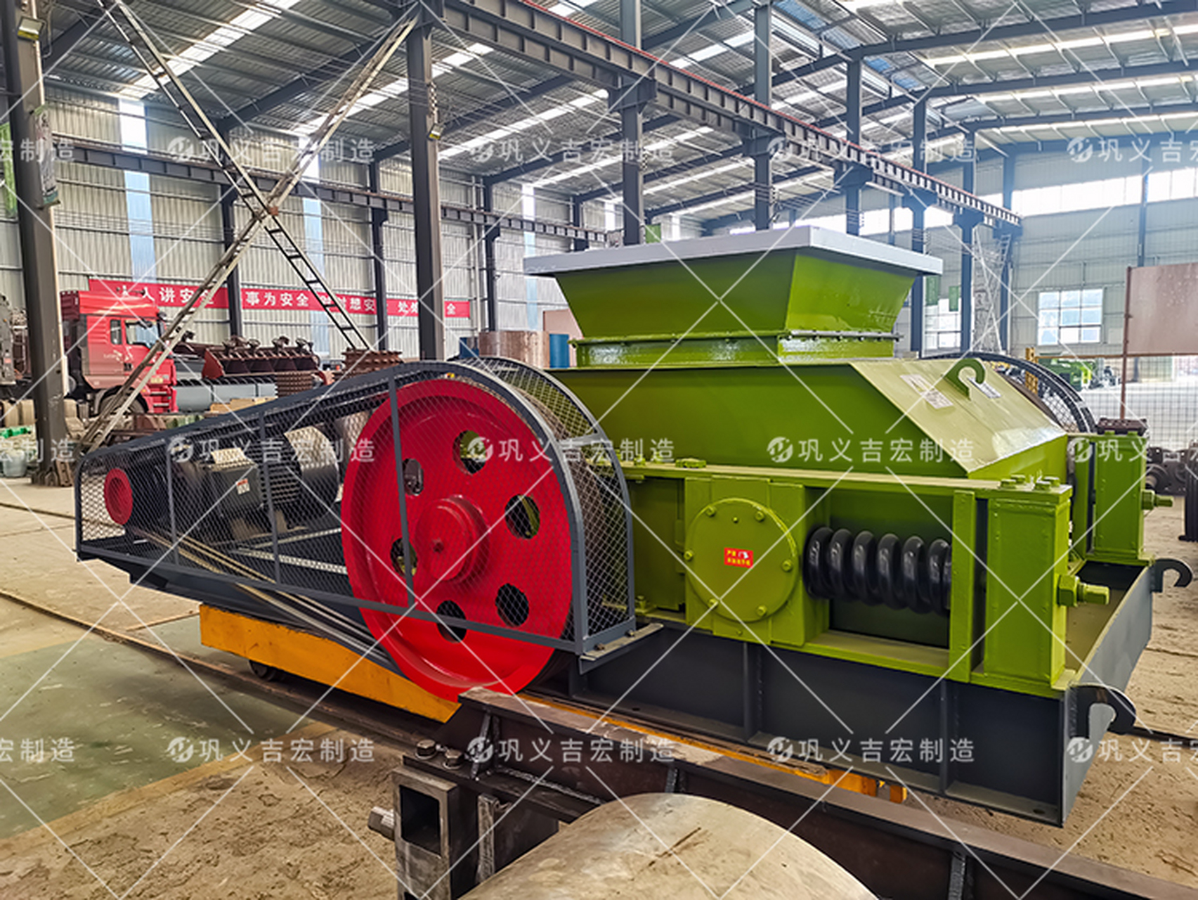 吉宏双齿辊破碎机#        双齿辊破碎机具有体积小,破碎率大(58))