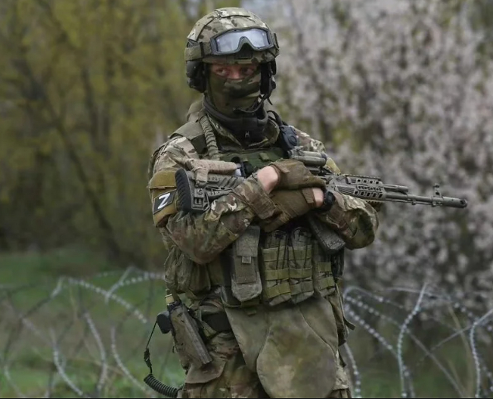 一名俄罗斯特种兵,为了保护中国战地记者不幸牺牲 一名俄罗斯特种兵