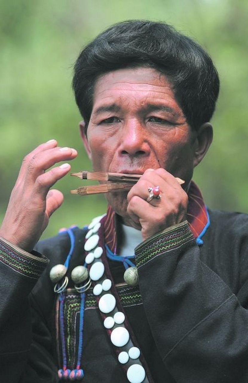 羌族口弦是四川省级非物质文化遗产.口弦是羌族妇女所使用的一种乐器.