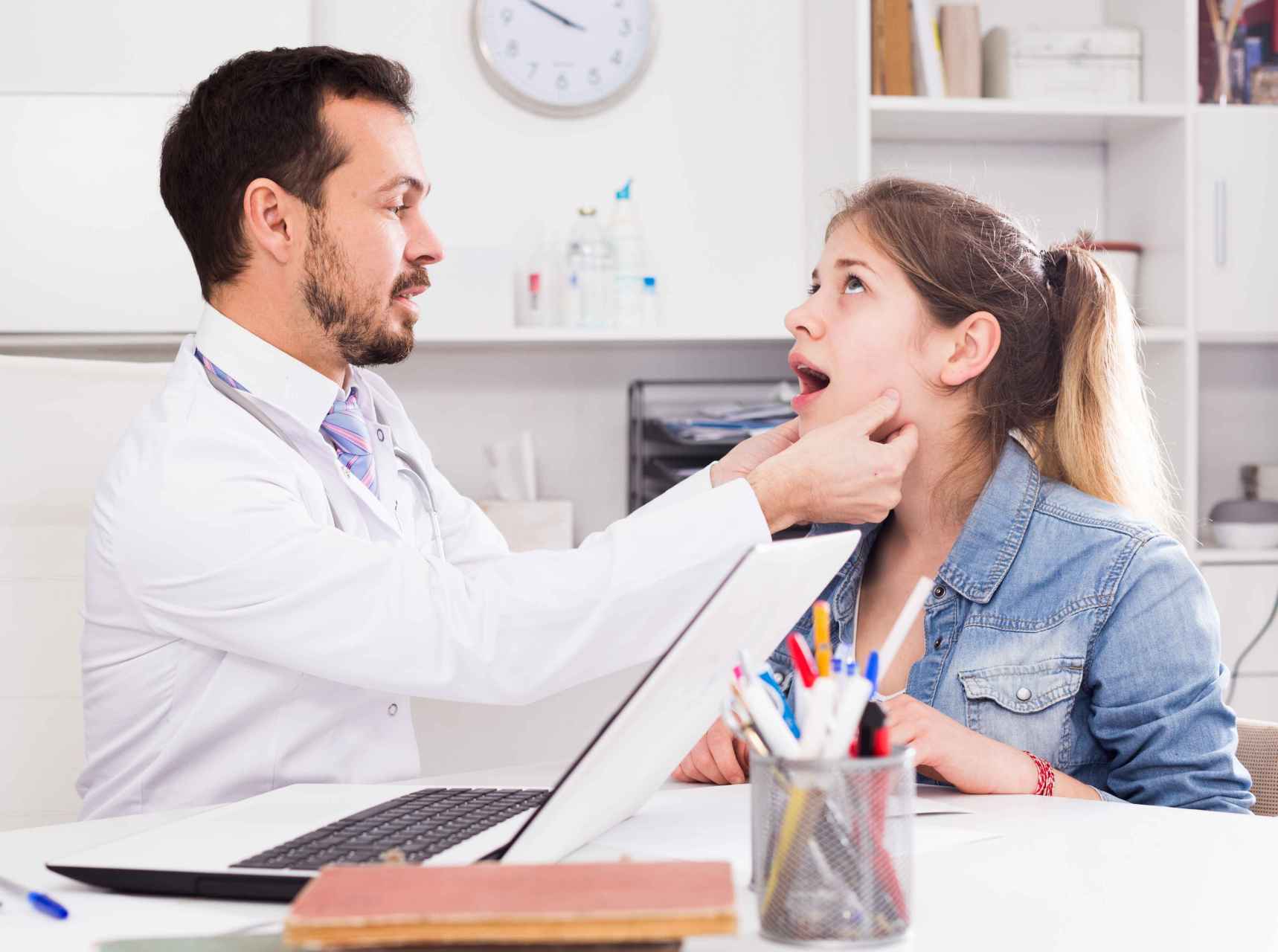 医生表示,智齿位于下颌骨内侧,而人脸是靠颌骨支撑起来的,所以拔智齿