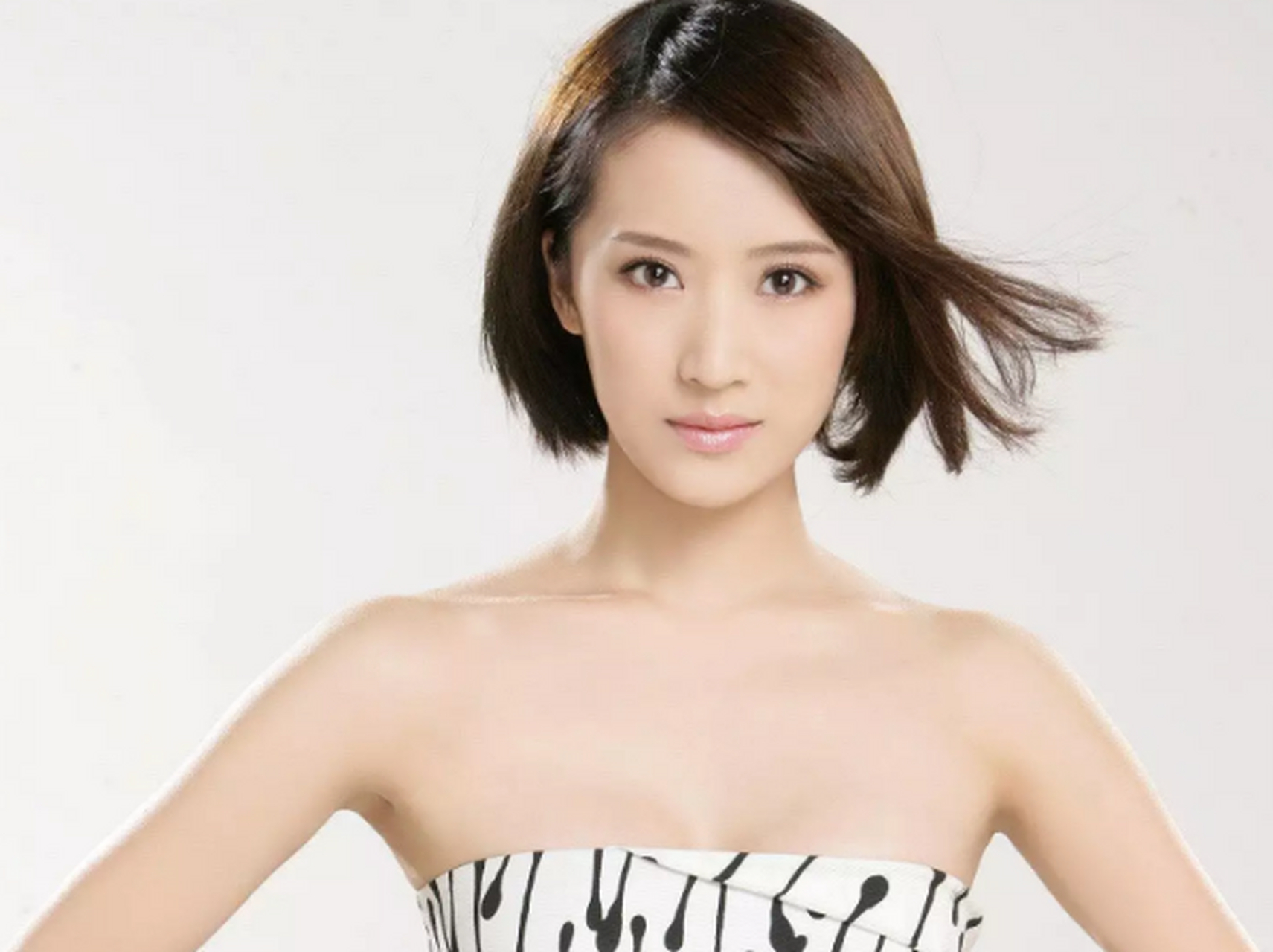 "海藻"李念:24岁爆红,26岁嫁百亿富商,30岁生二胎