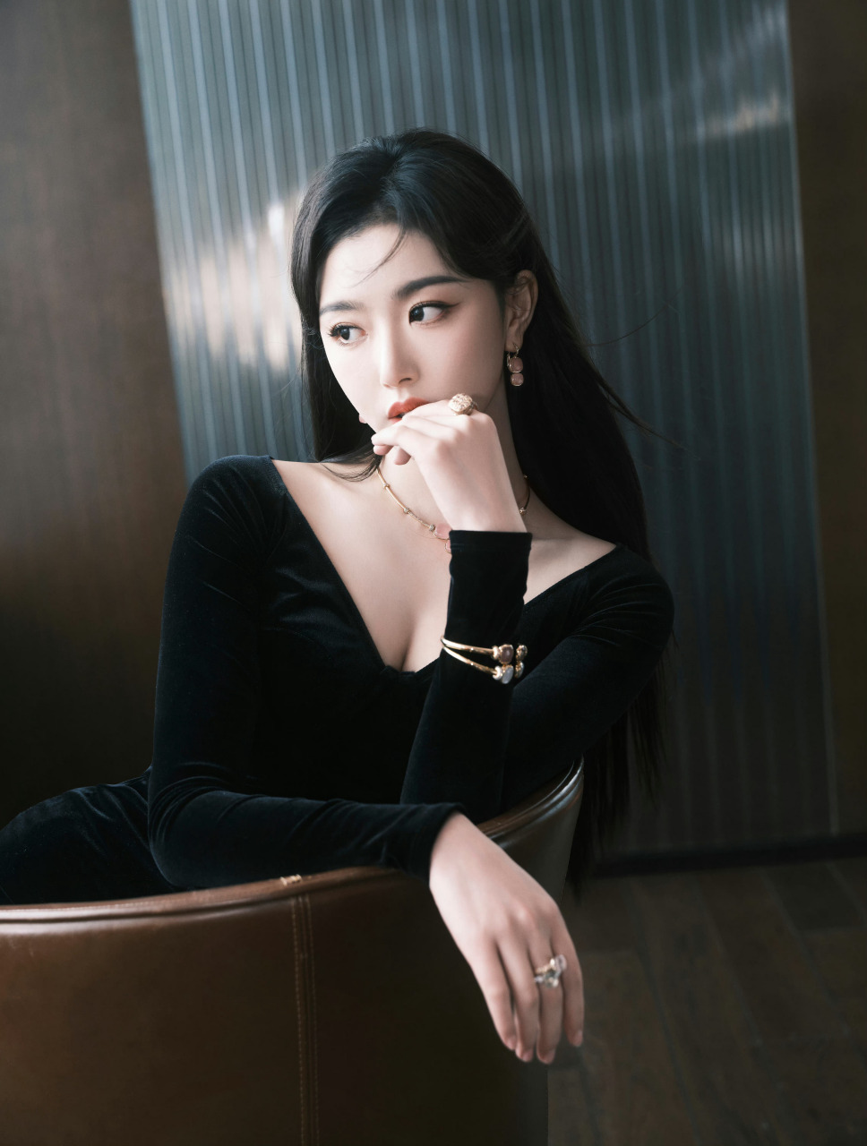 孔雪儿黑色礼服彰显大美