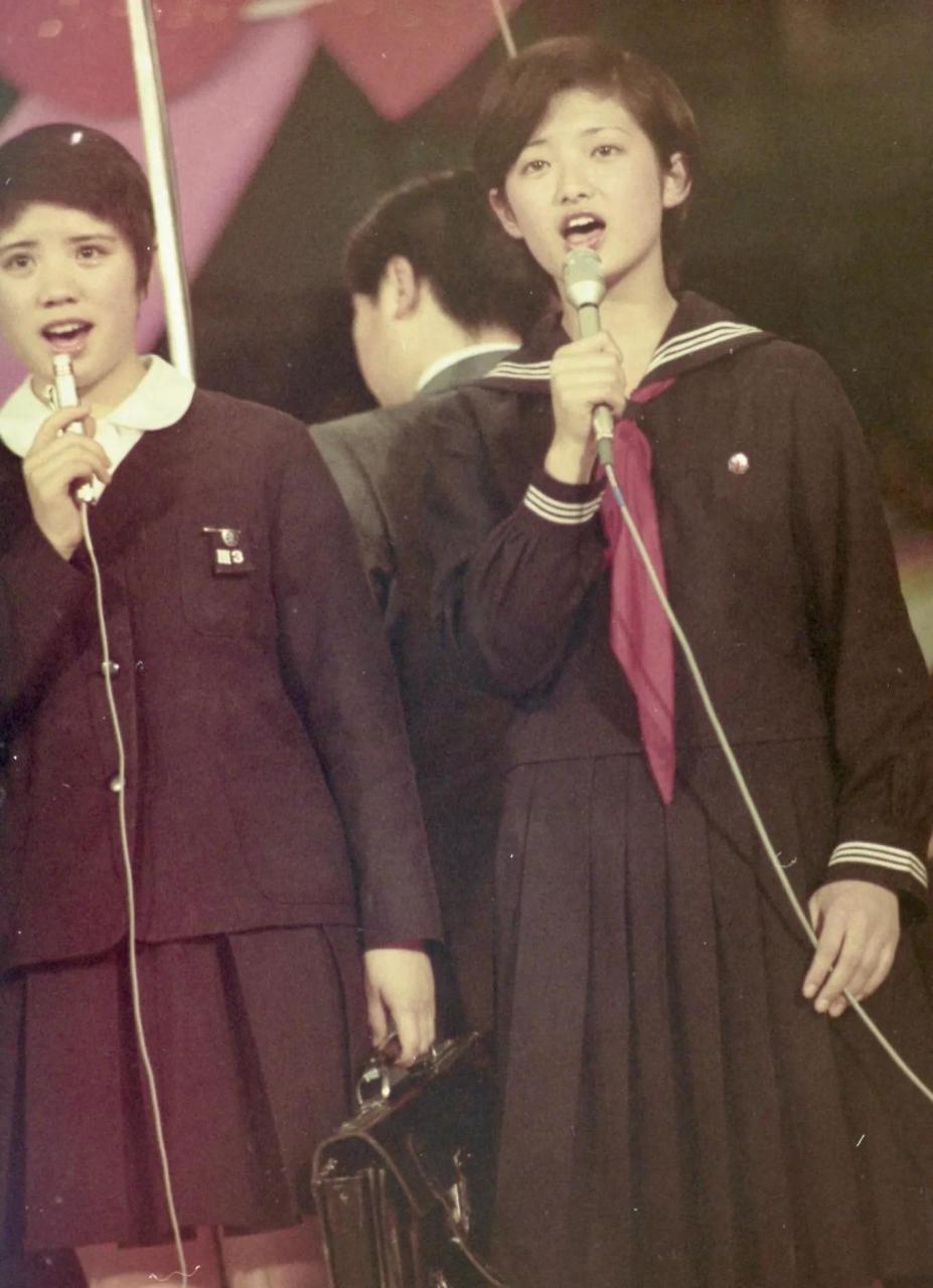 百家号星火计划# 身穿校服的山口百惠当年单纯稚嫩的少女模样迷倒了