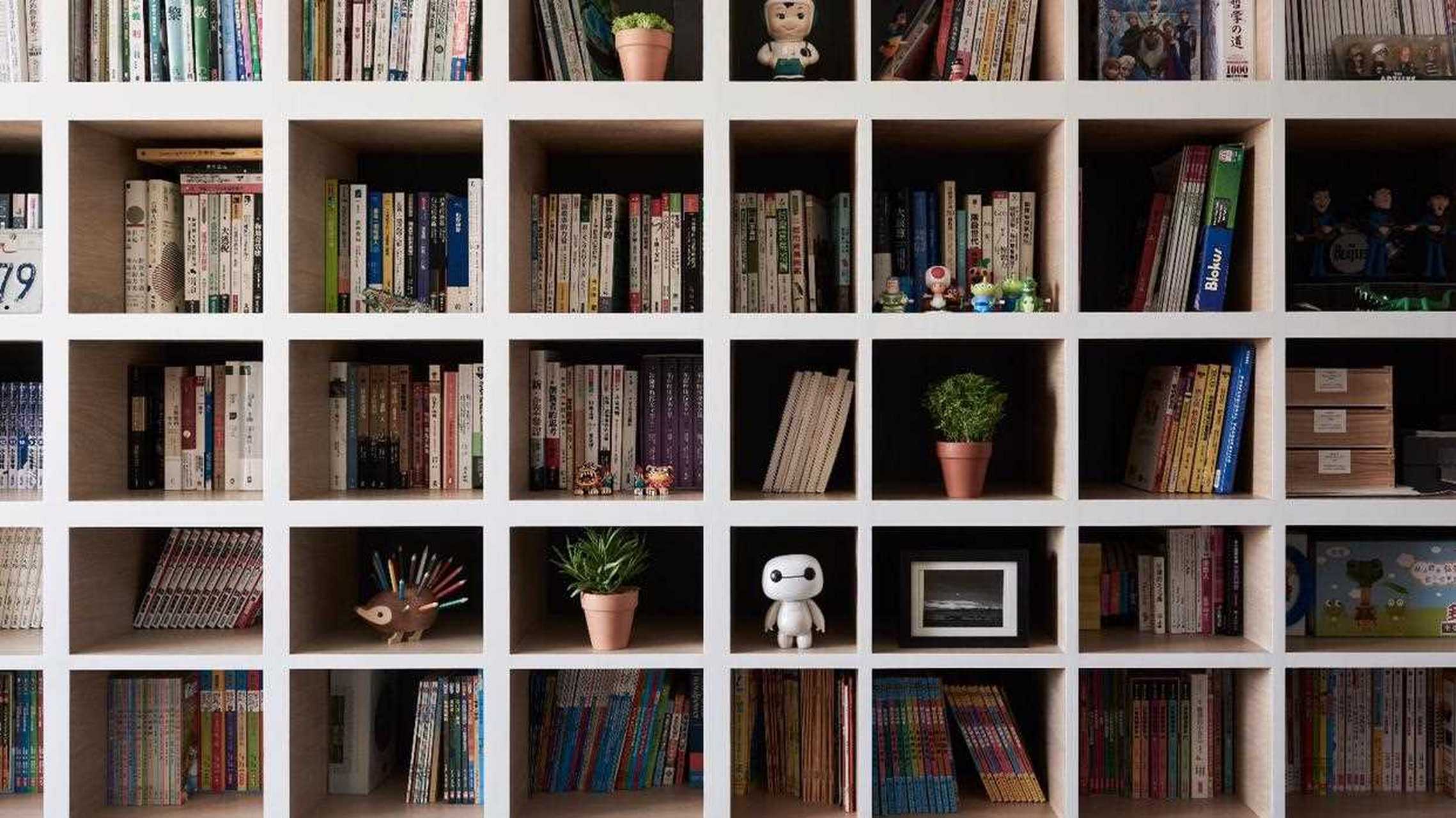 分享下整面书柜墙的设计,规规整整的书柜,能容纳你爱看的书,喜欢的