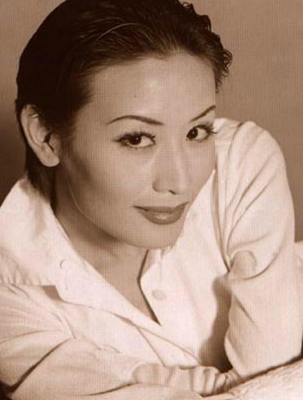 包海青最后还是决定离开了演艺圈,或许这个仙女真的不适合演艺圈的