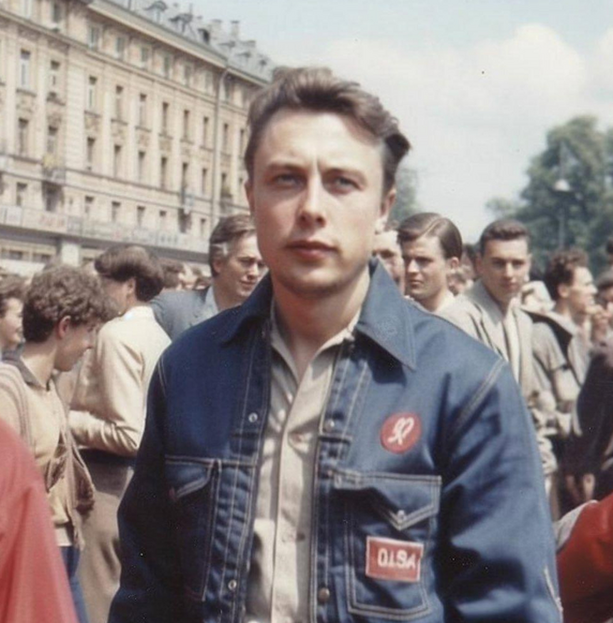 冷战时期苏联一位工程师年轻时的照片,马斯克你还不承认自己就是马卡