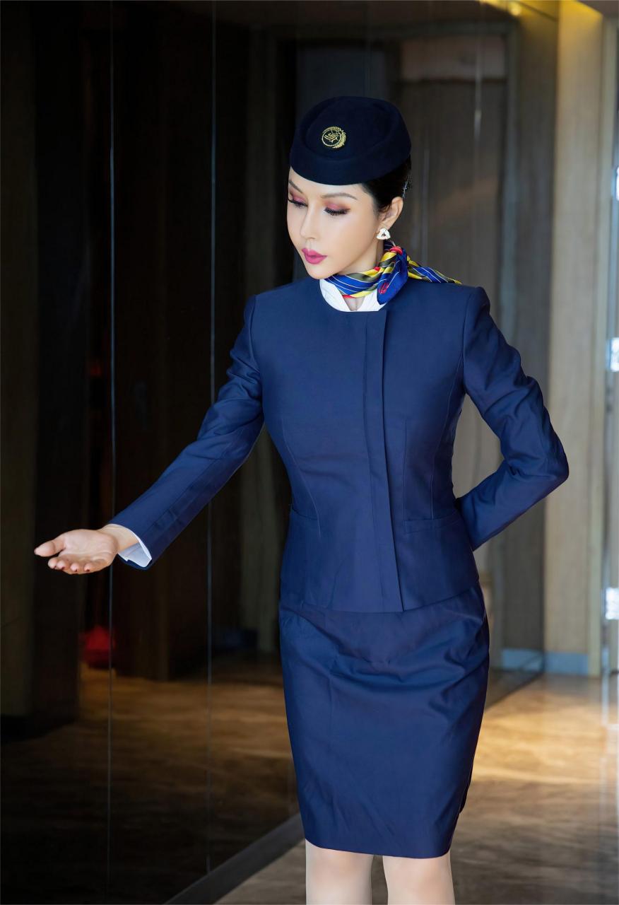 秀人女神#   田冰冰vs安然,两种截然不同的风格,你喜欢哪一个?#美女