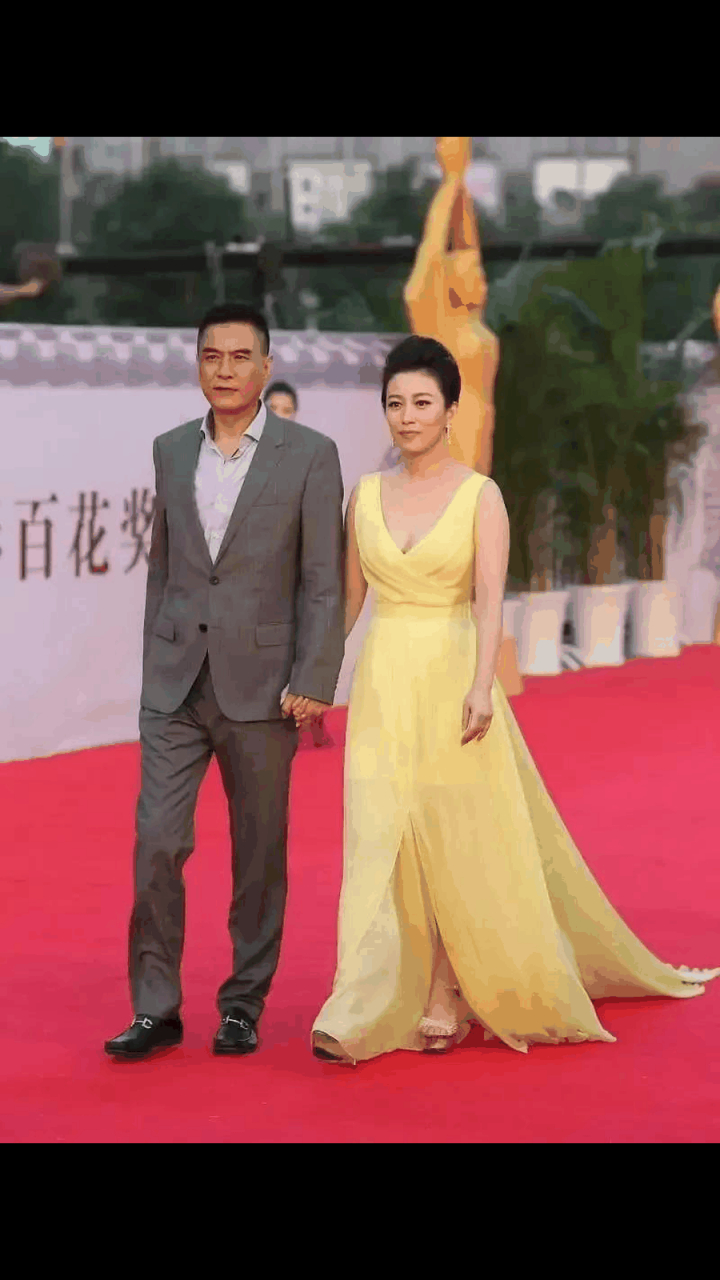 gif创作人# "西门庆"李强和老牌艺人丁柳元牵手走红cp感十足,李强