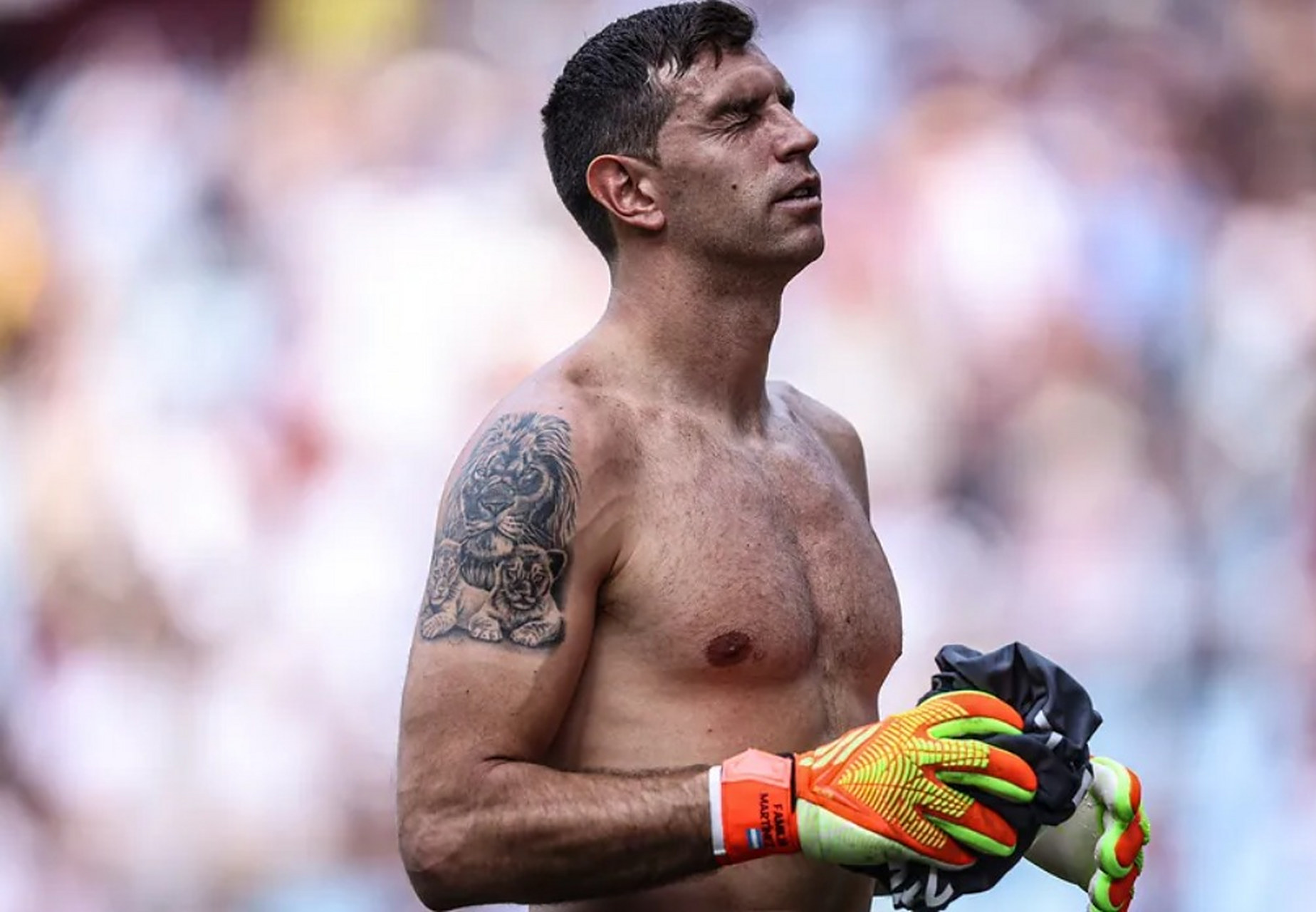 补时第93分钟,阿森纳若日尼奥远射,打在横梁上,弹