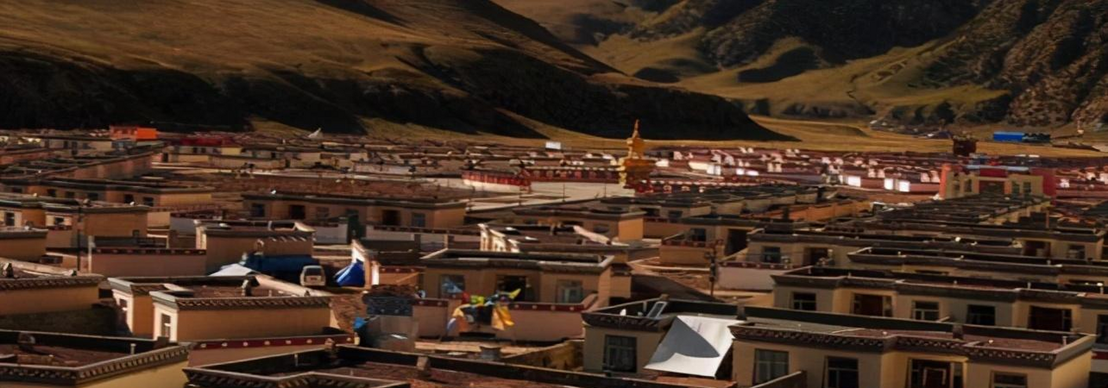 第一个县城就是治多县,其中很有名的可可西里也是国家级的自然保护区