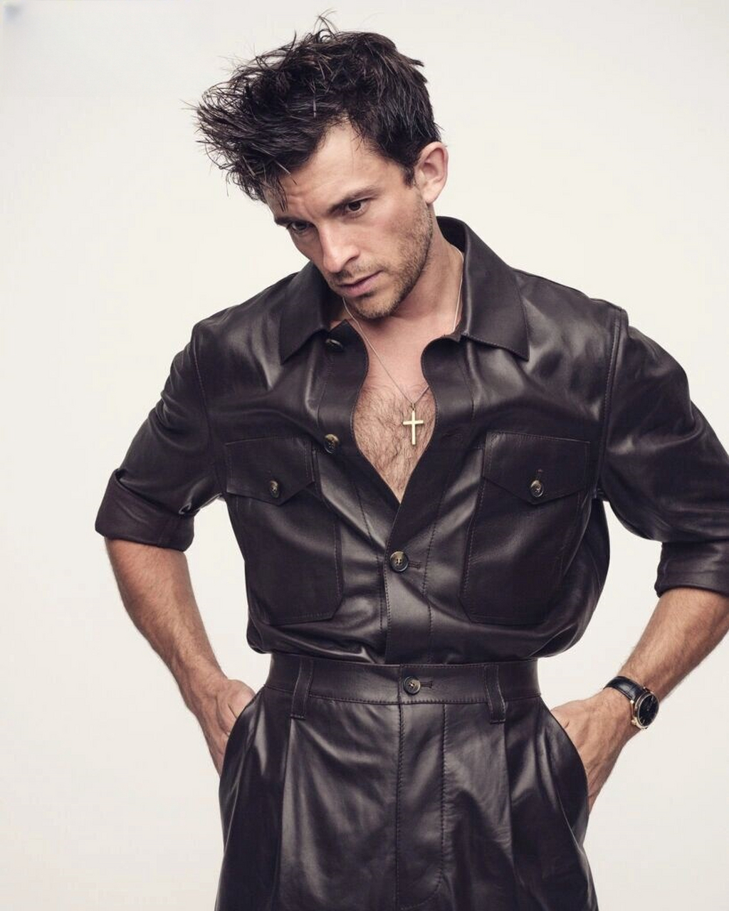 jonathan bailey和"孔雀"matt bomer合作的新剧《同路人》