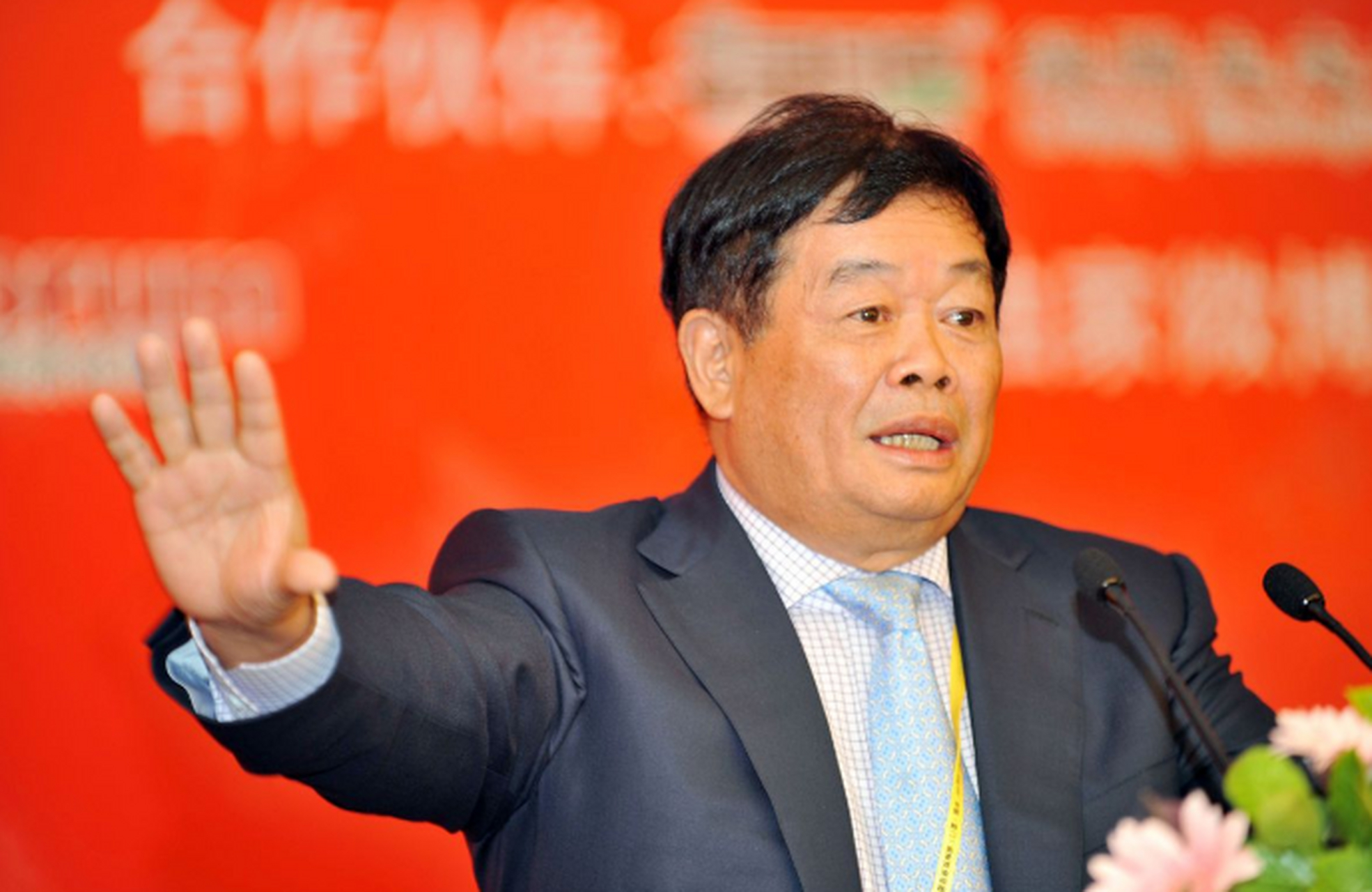 但是,她提了两个要求,曹德旺听了马上跟红颜知己断绝关系,并把所有