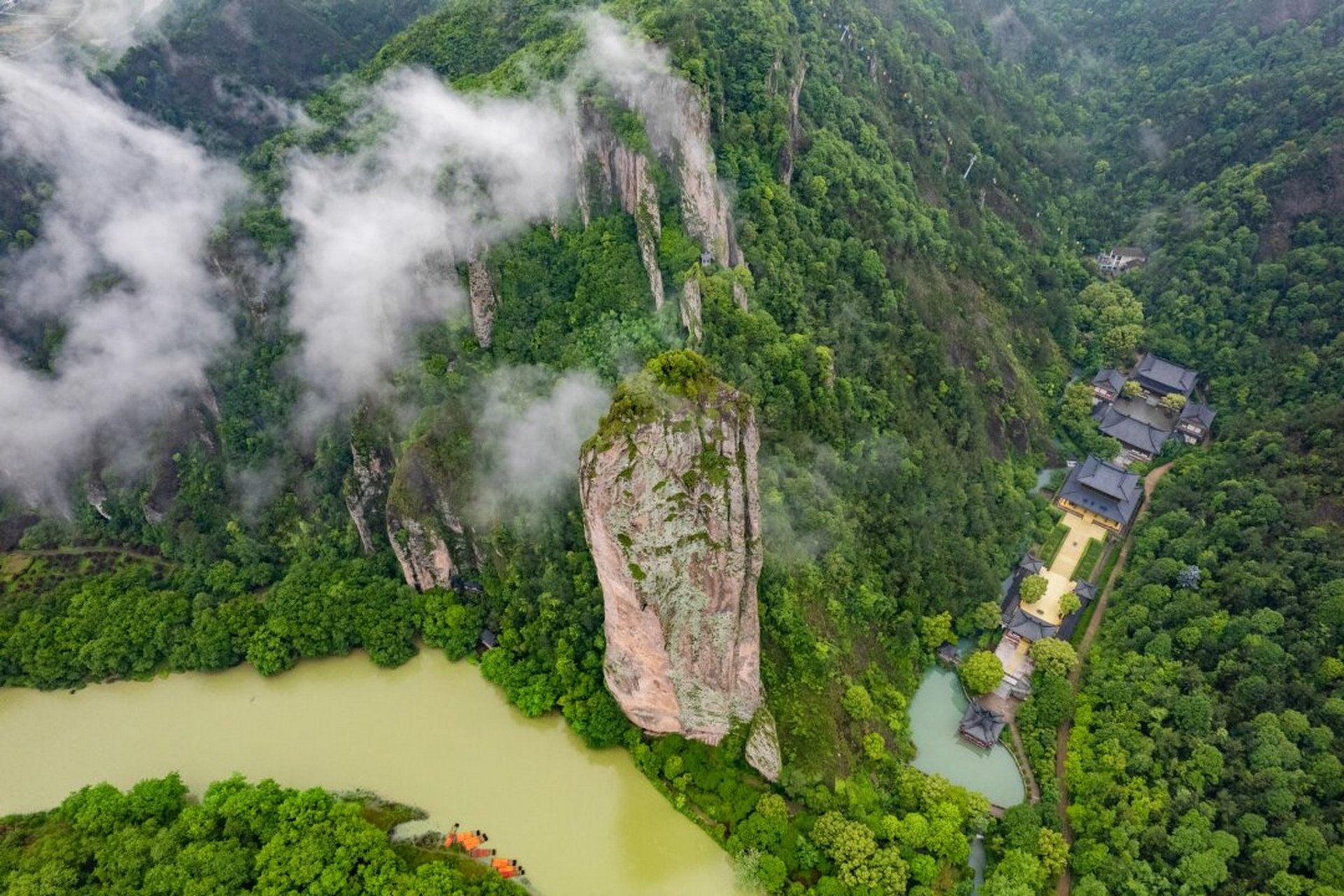 仙都风景区|旅游攻略  仙都景区是缙云的一颗璀璨明珠,拥有众多令人