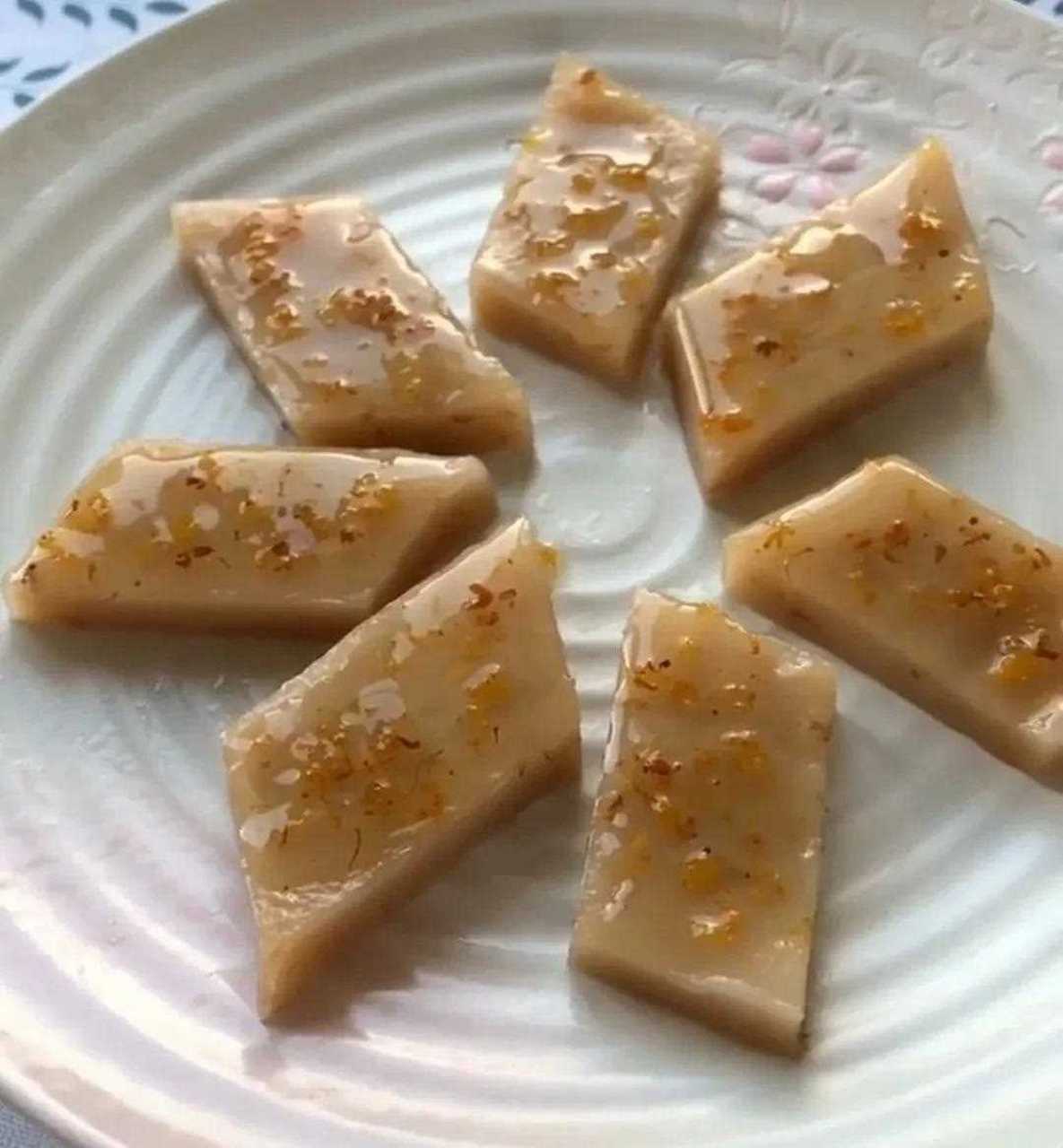 美食篇——藕粉桂花糖糕[嫌弃] 很多朋友都没听说过这样的美食,没关系