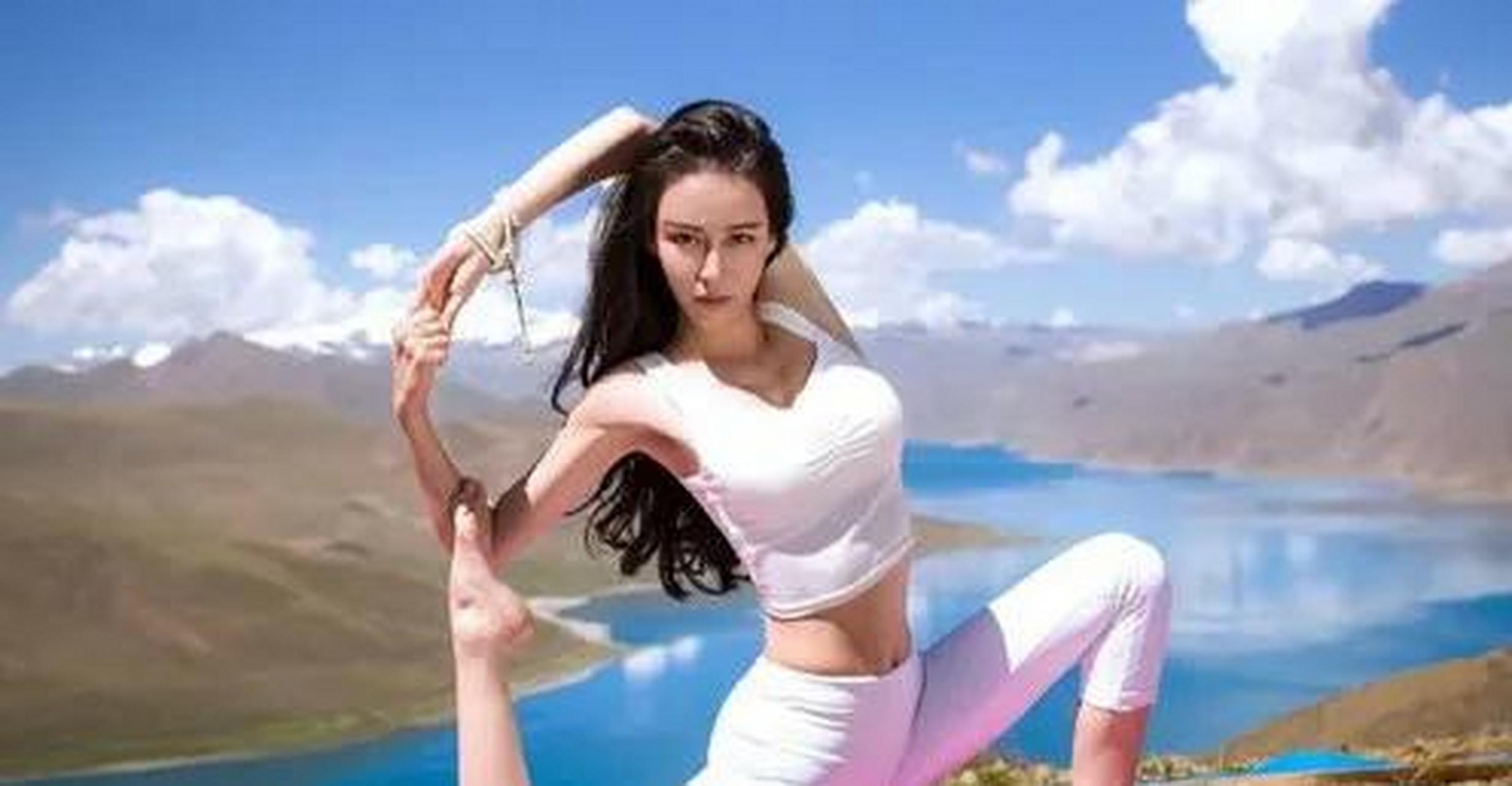 百家号星火计划# 母其弥雅修长美腿显妖娆身姿,瑜伽女神晋升为武打