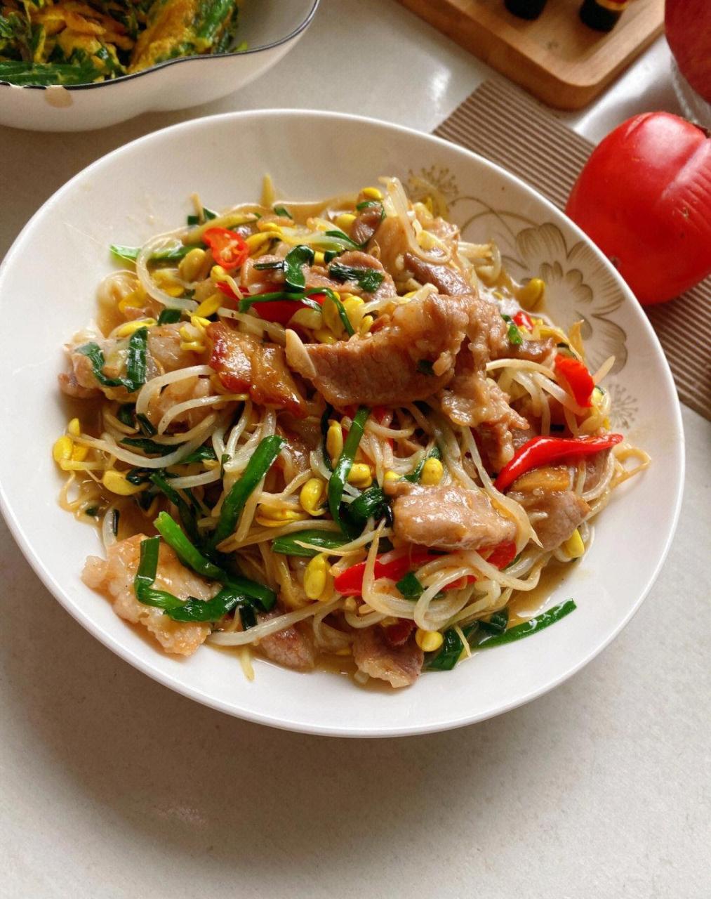 惊到了[比心]豆芽炒肉竟然这么好吃99[鸡蛋] 简单零失败～ 准备食材