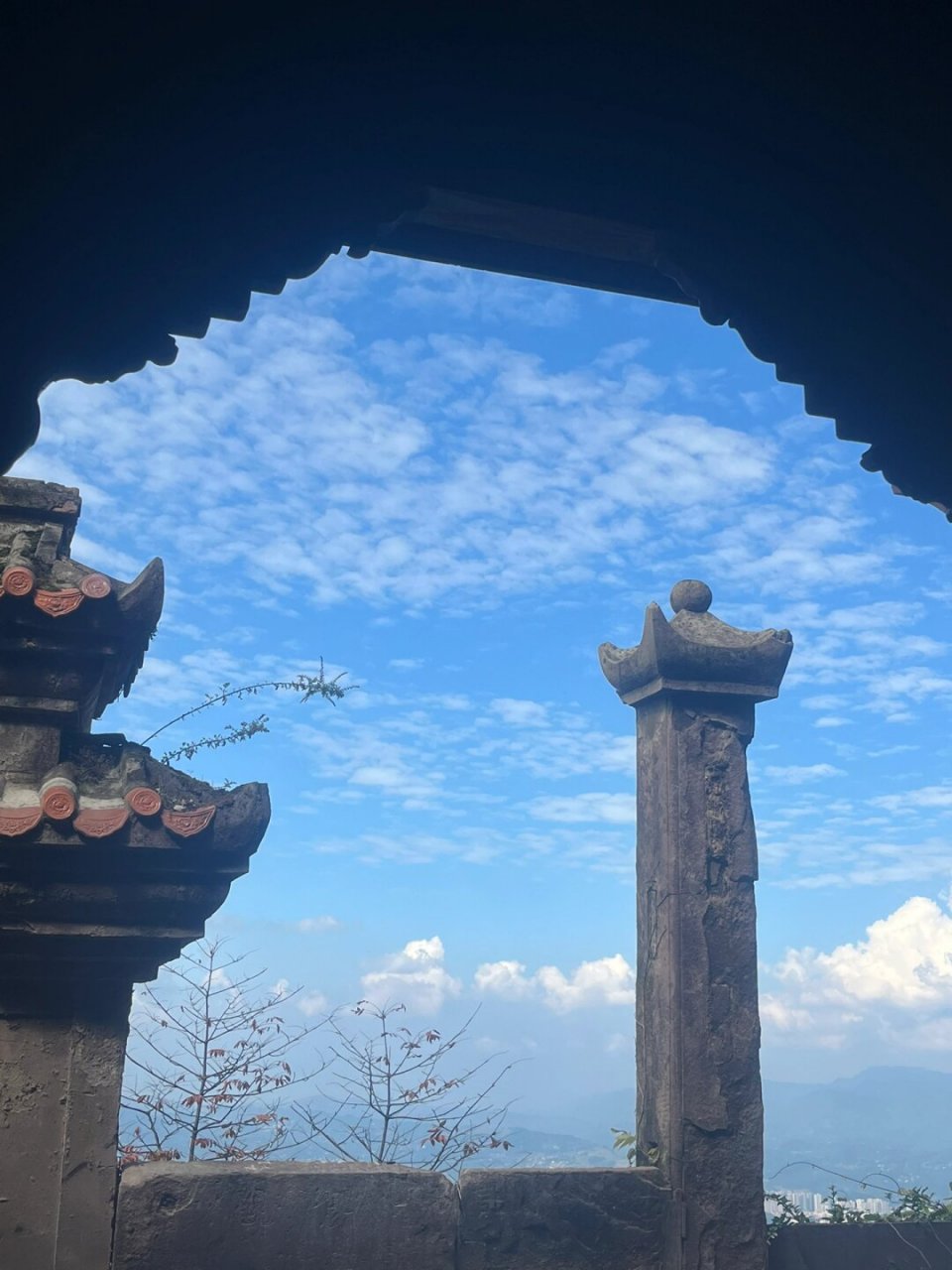 綦江古剑山  綦江古剑山,俗称"鸡公嘴",位于重庆市綦江区西北部,由