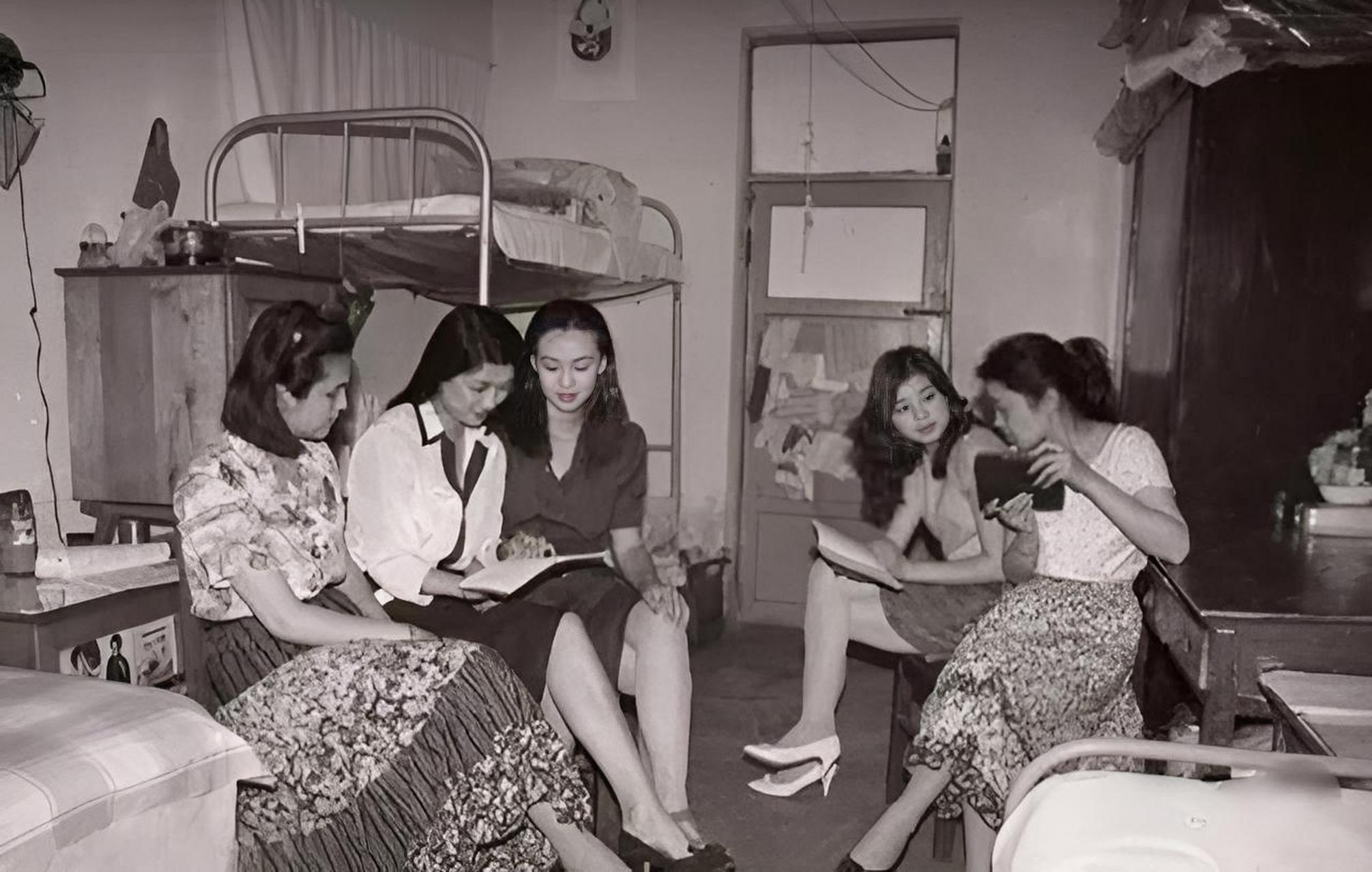 80年代和当代大学生宿舍对比