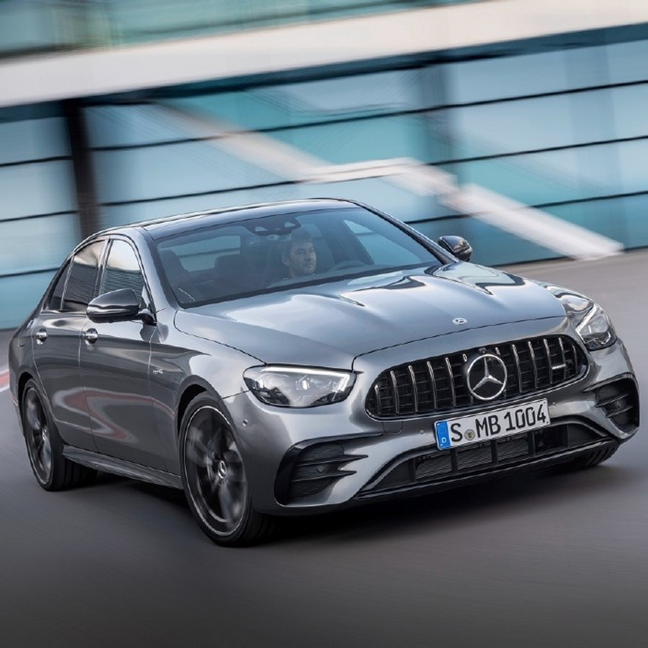 奔驰新款e53四门轿车/旅行车,凶狠劲少很多啊[鼓掌]