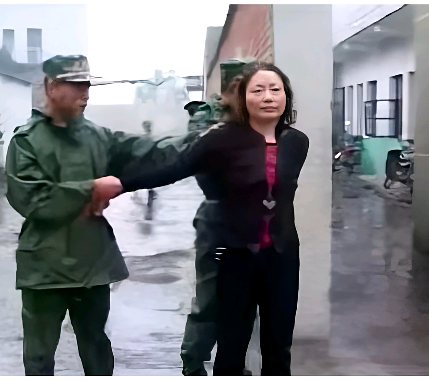 2006年,杀害自己丈夫的郭秋红,正在验明正身,不久之后她就要被押赴