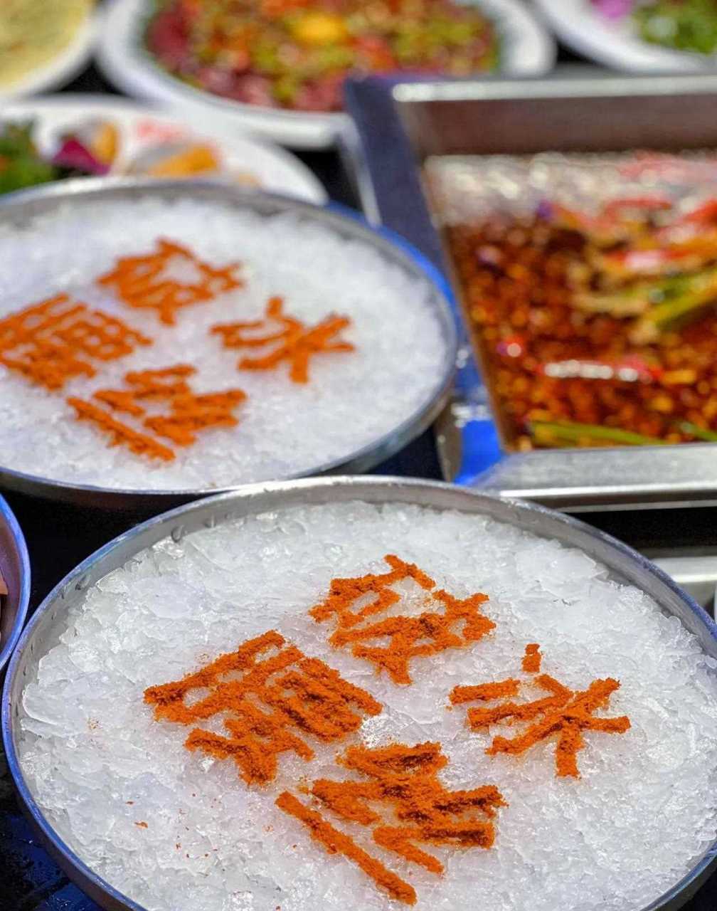 他家牛肉都是秘制的～ 有各种牛肉,很多种吃法,爱吃牛肉的火锅星人