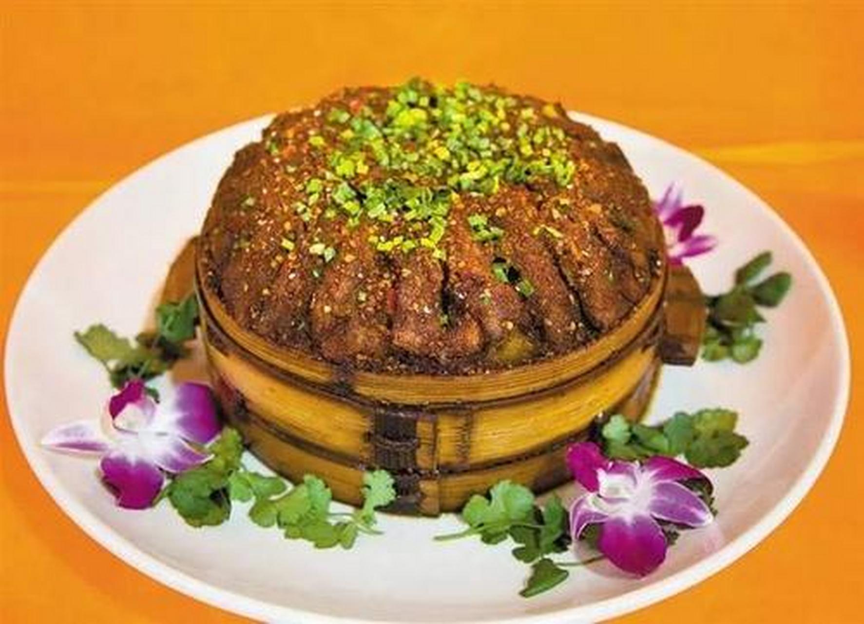 玄滩粉蒸泥鳅是四川省泸州市泸县玄滩镇的特色美食.