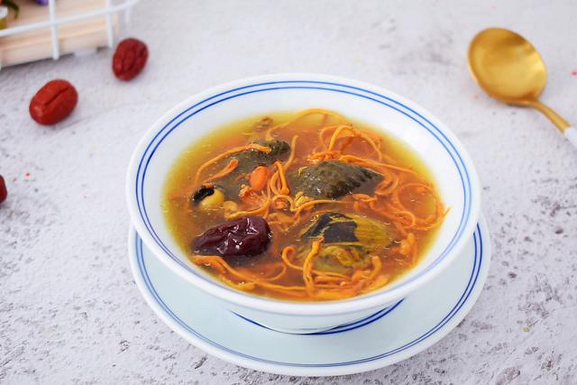 虫草花煲汤(虫草花煲汤小孩子可以喝不)