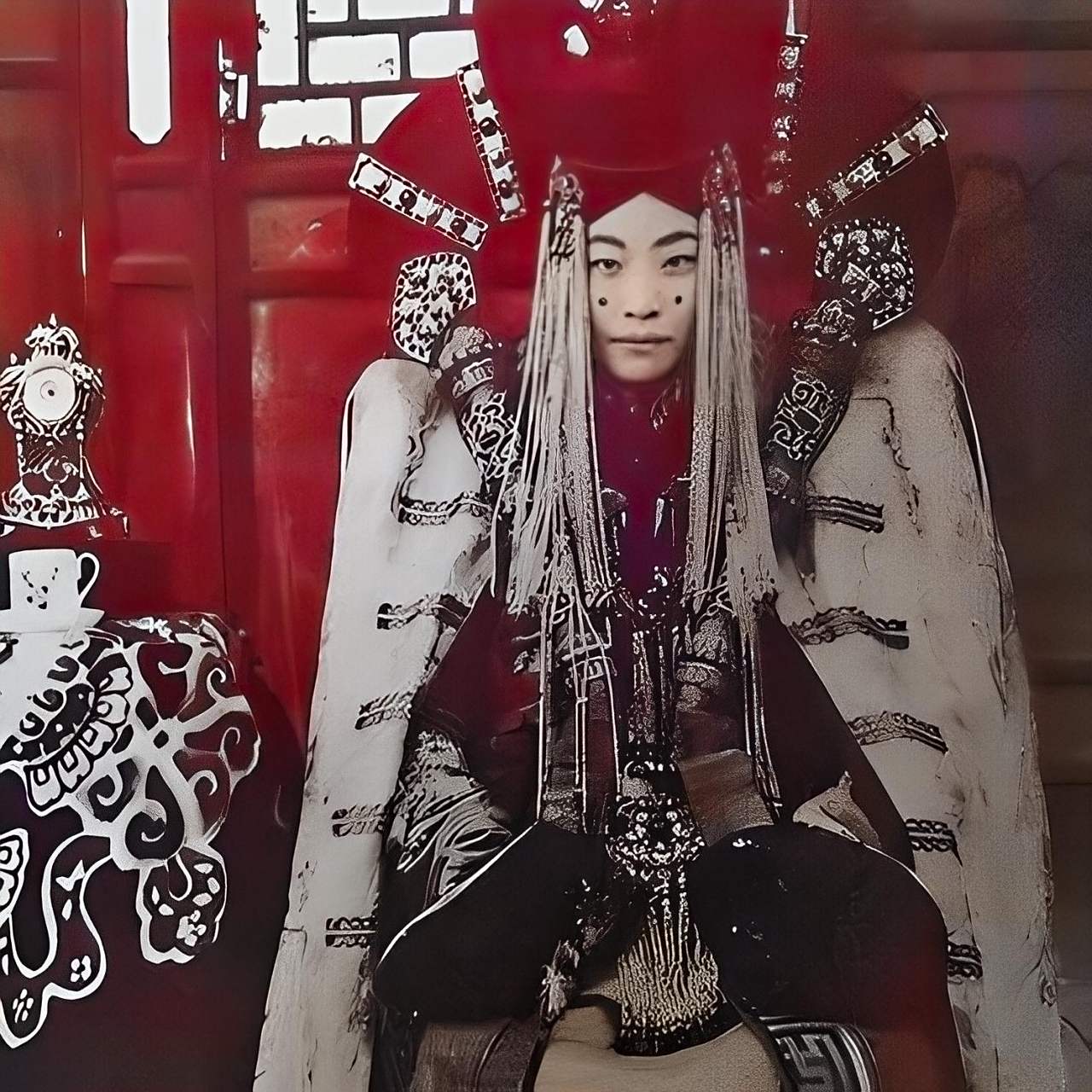 1938年5月,蒙古女王格嫩皮勒在即将遭处决时拍摄了这张震撼人心的照片