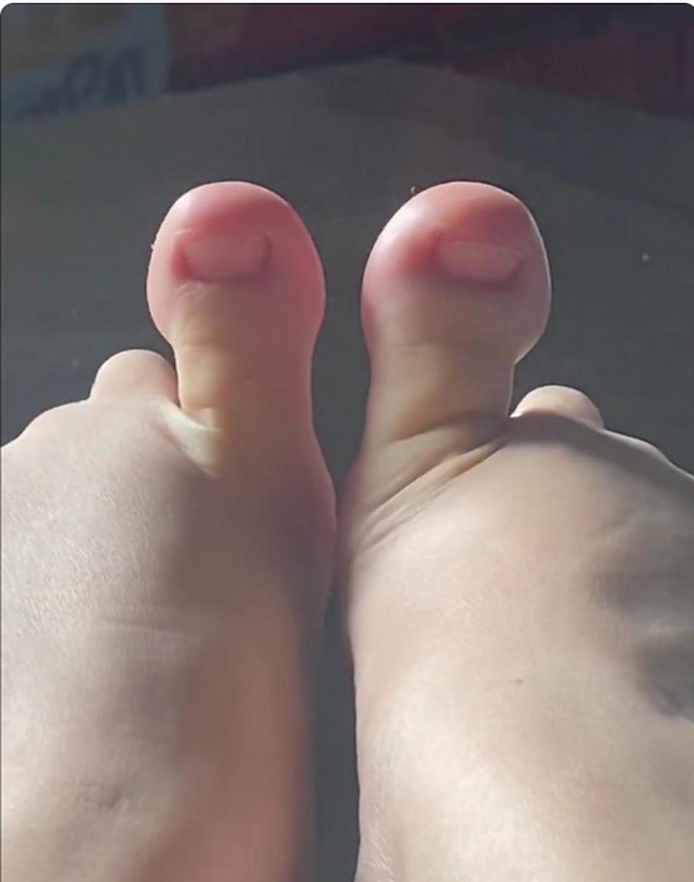 网友:给你们看下我的大脚丫,是不是很可爱呢