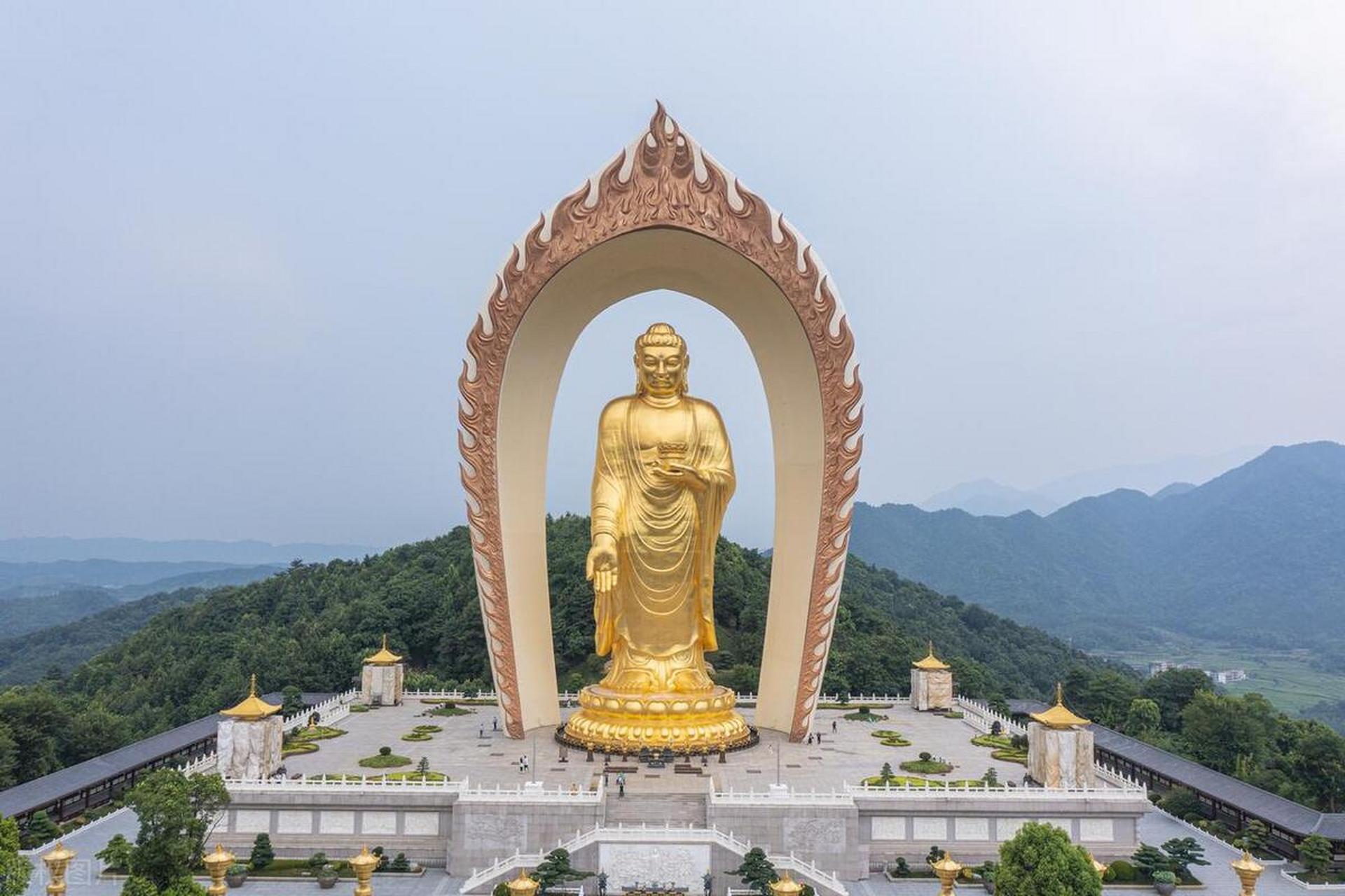 在广袤的中华大地上,遍布很多世界级的佛像  1,九江东林大佛,世界上第