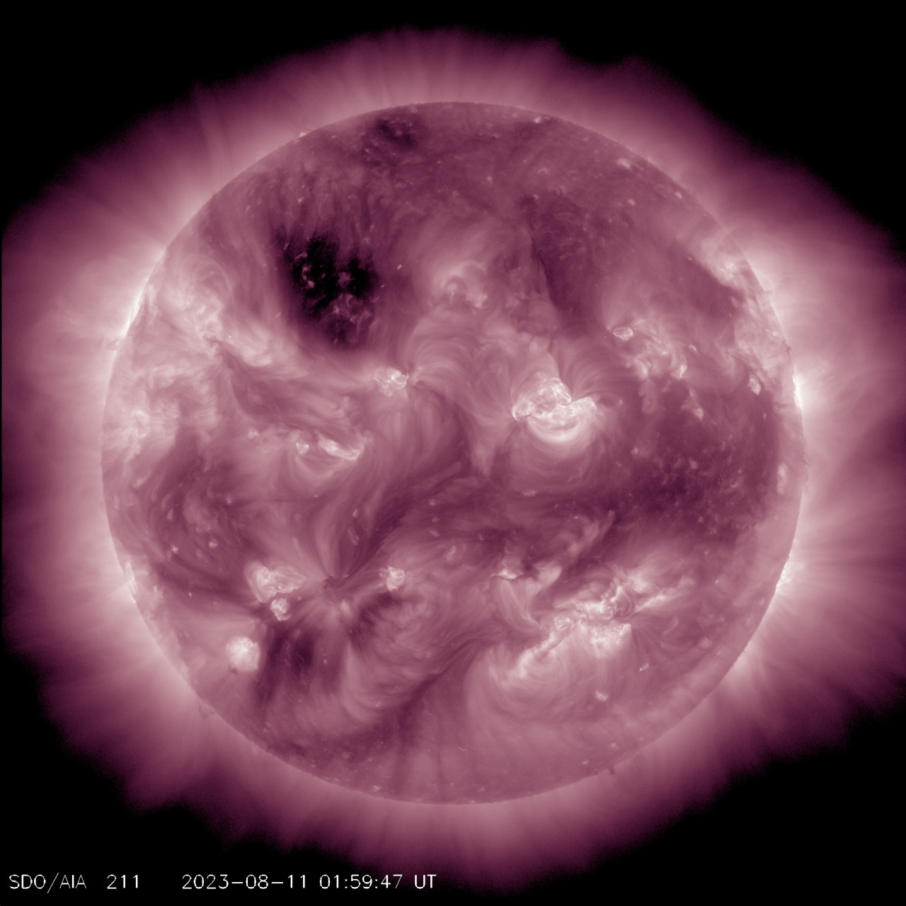 这是北京时间8月11日早上9时59分的太阳不同波长实时图像,由美国宇航