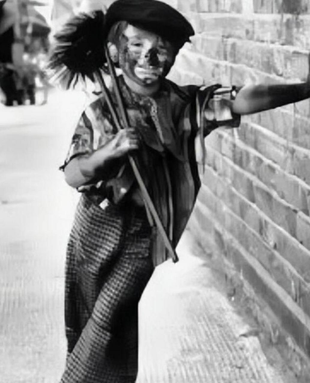 19世纪末,在英国,有名为"烟囱男孩"的孩子负责清扫烟囱.