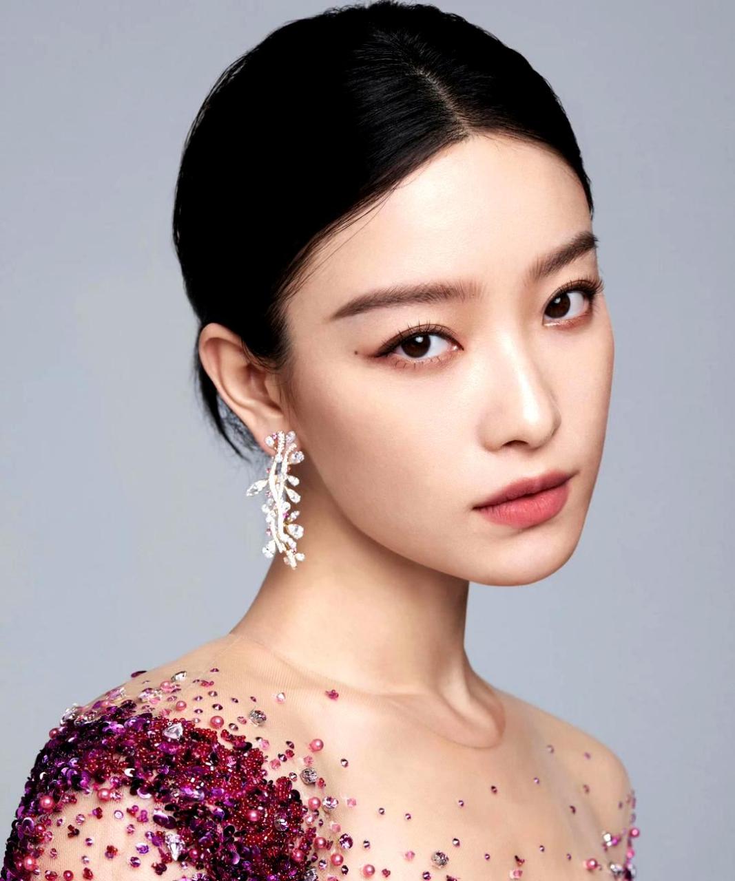 倪妮的贴头皮造型美丽动人!