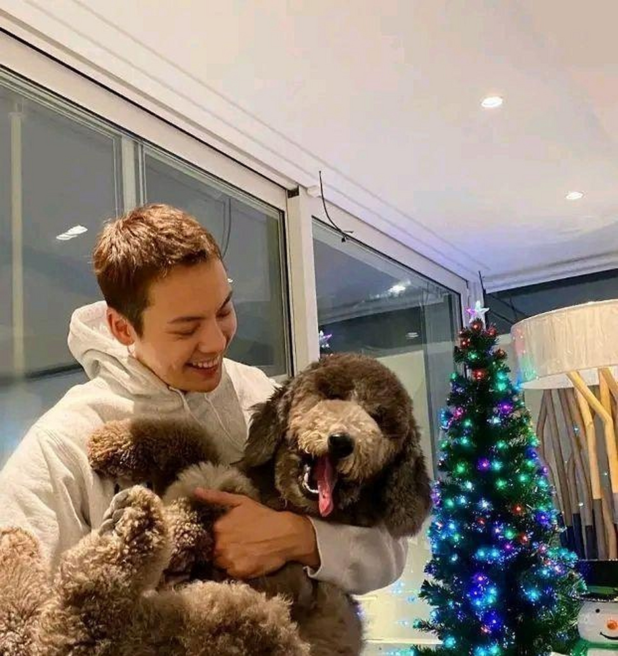 我想很多人知道陈伟霆,因为他是angelababy的前男友,现在他在大陆发展