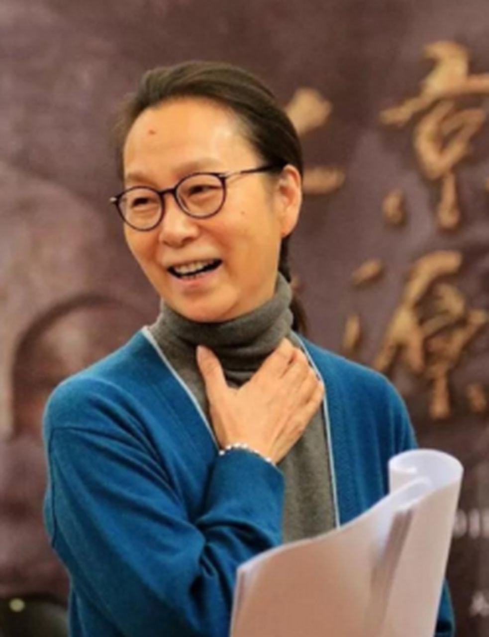 1994年,39岁的奚美娟高龄产下孩子,她以为生下孩子一家就能其乐融融