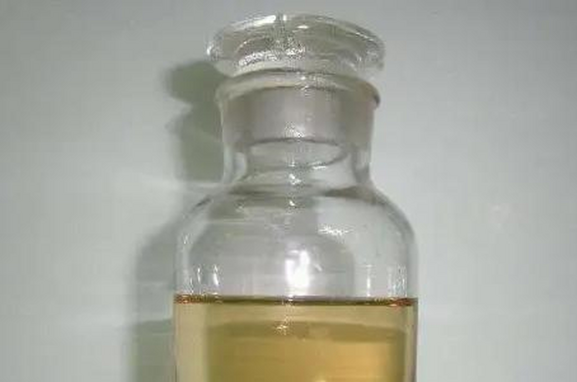 氧化剂产品,就是通过强氧化剂,喷洒在家具,墙面等直接和甲醛接触分解