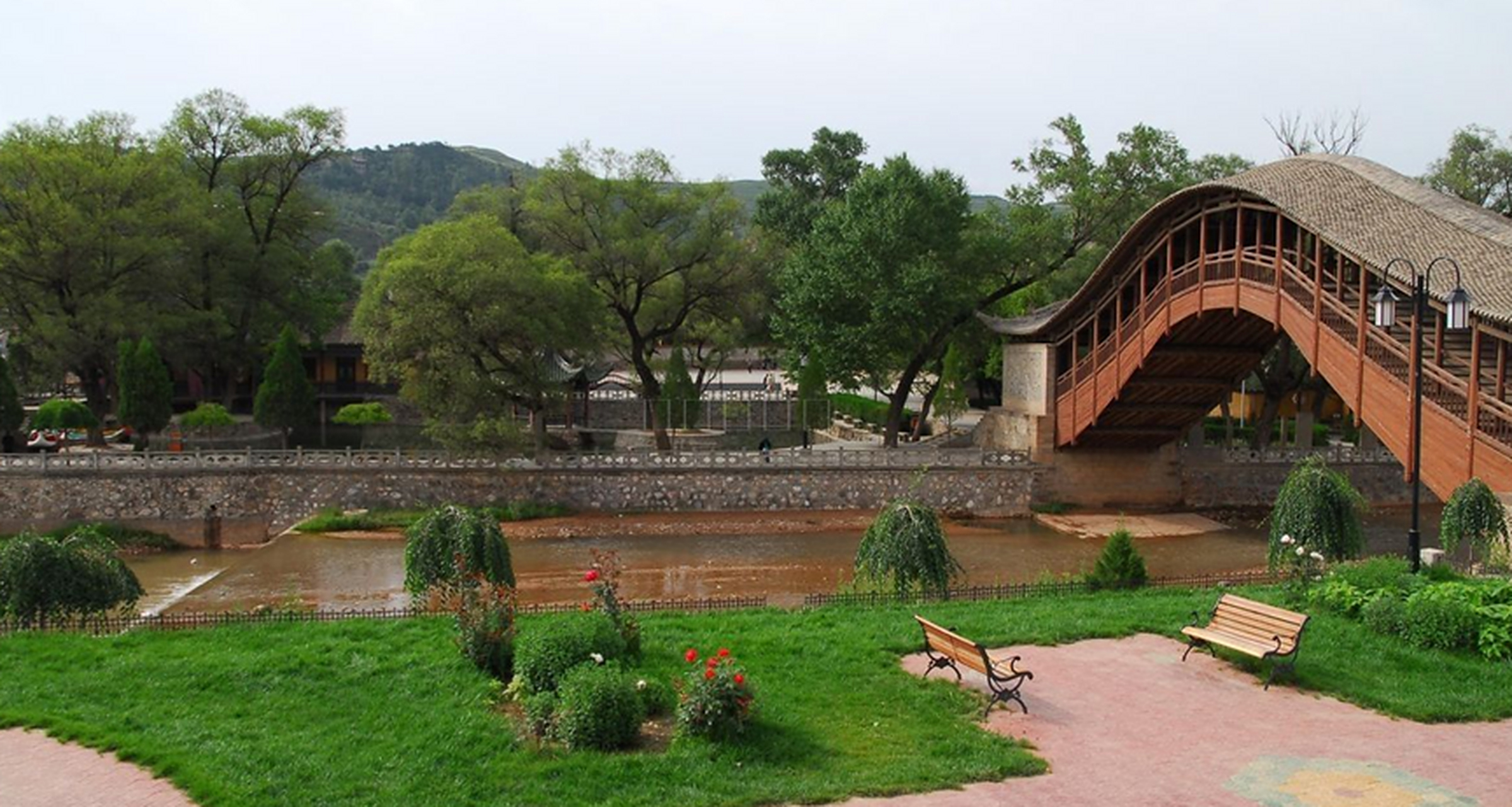 甘肃定西市最美的渭源灞陵桥公园 渭源县灞陵桥公园位于甘肃省的渭源