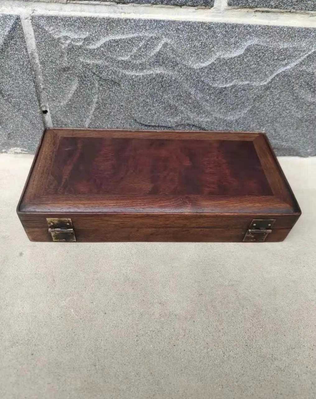 旧藏大叶黄花梨瘤疤樱子木拜帖盒一件,品相完好做工精细,用料上乘