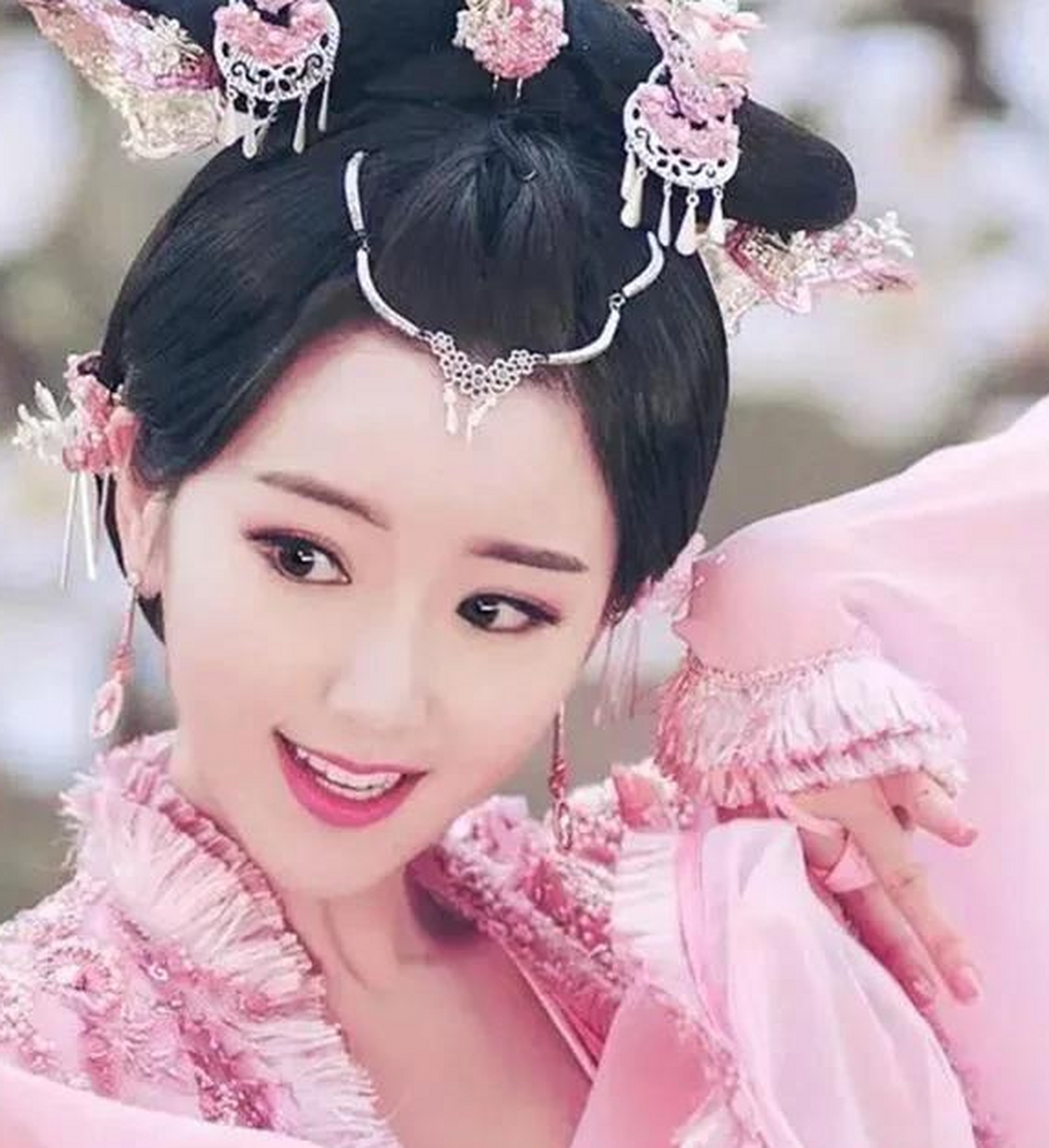 毛晓彤的"李常茹",美丽又狠毒,黑化不靠妆容只看演技!